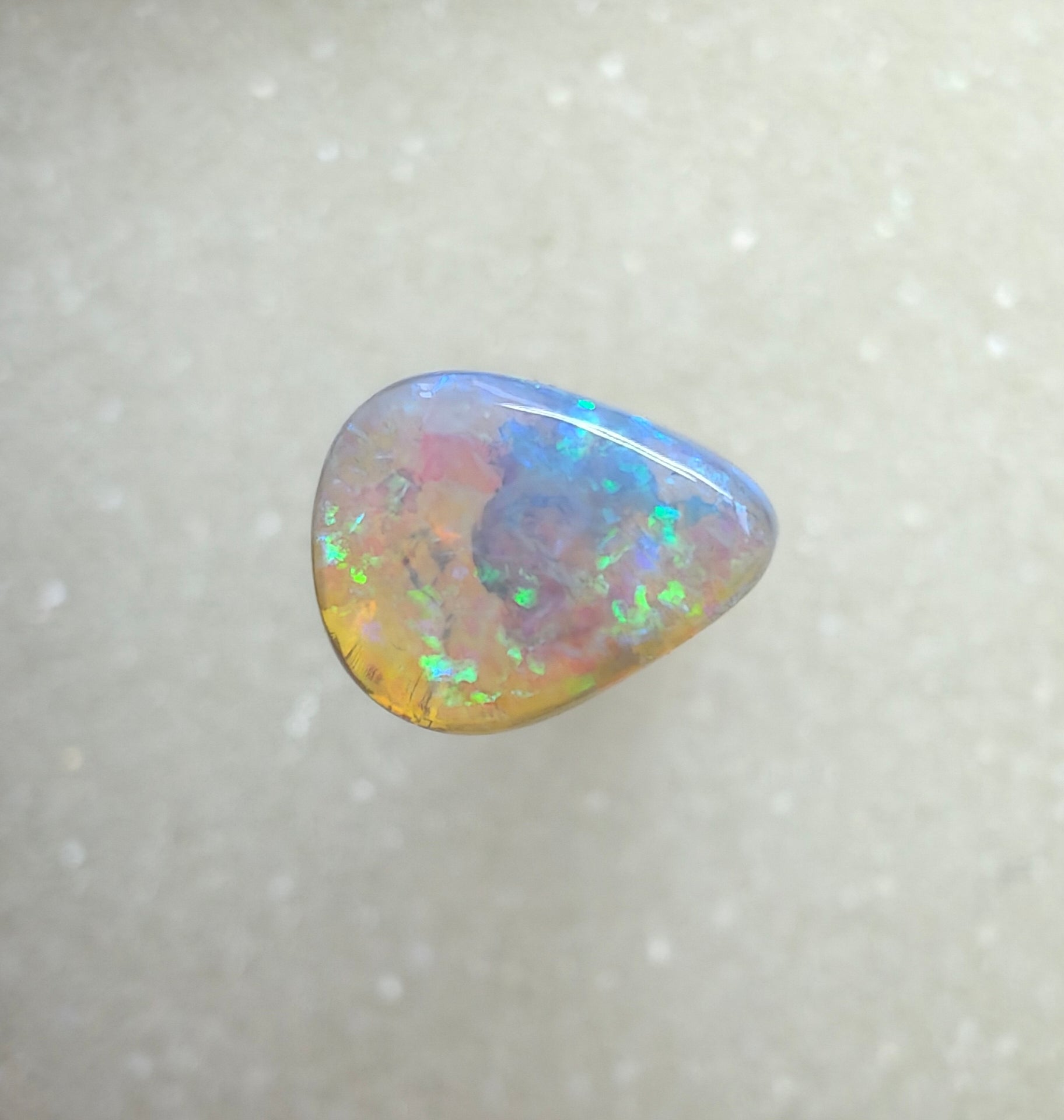 A999 - Sparkling beauty drop cut crystal