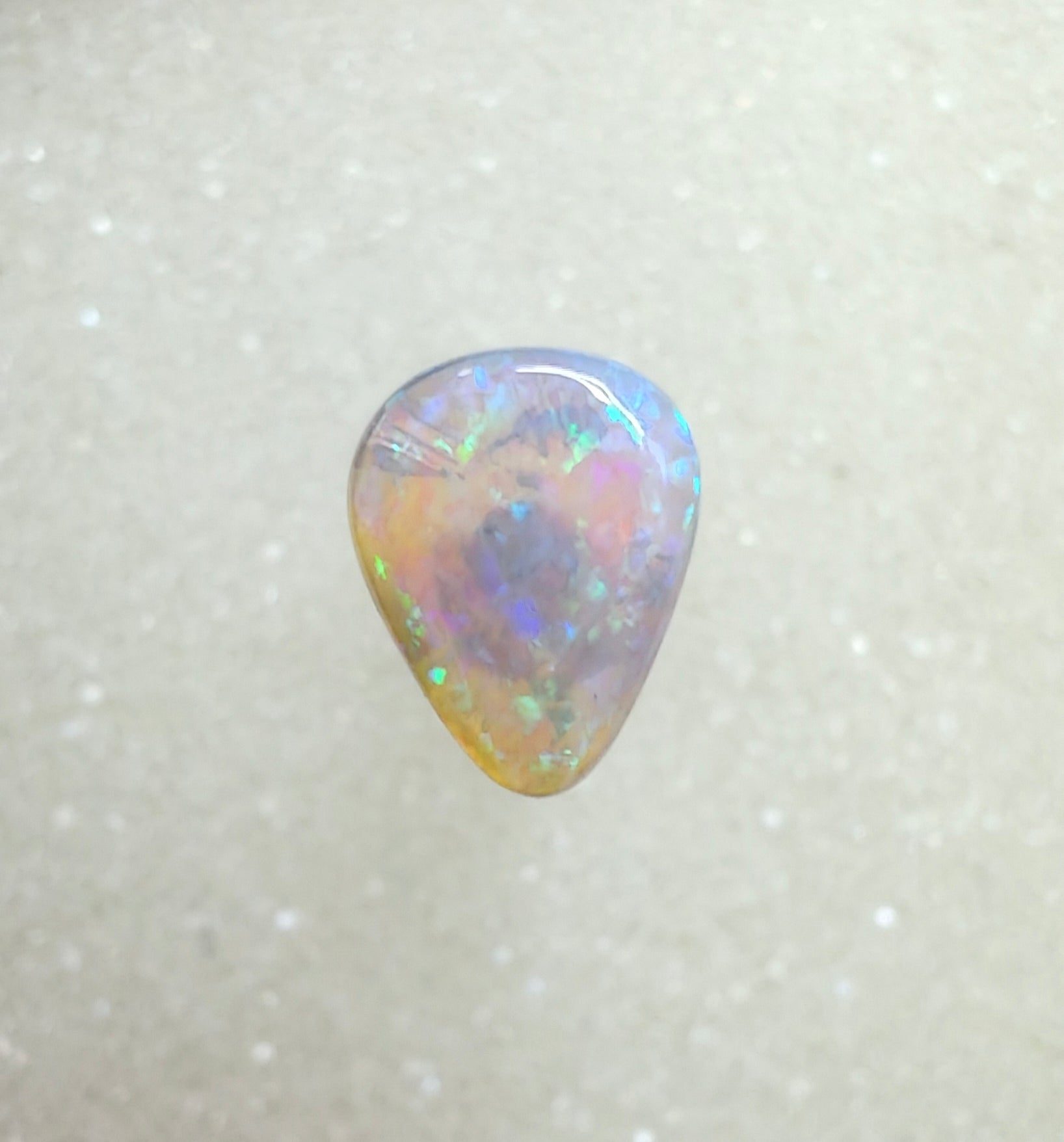 A999 - Sparkling beauty drop cut crystal