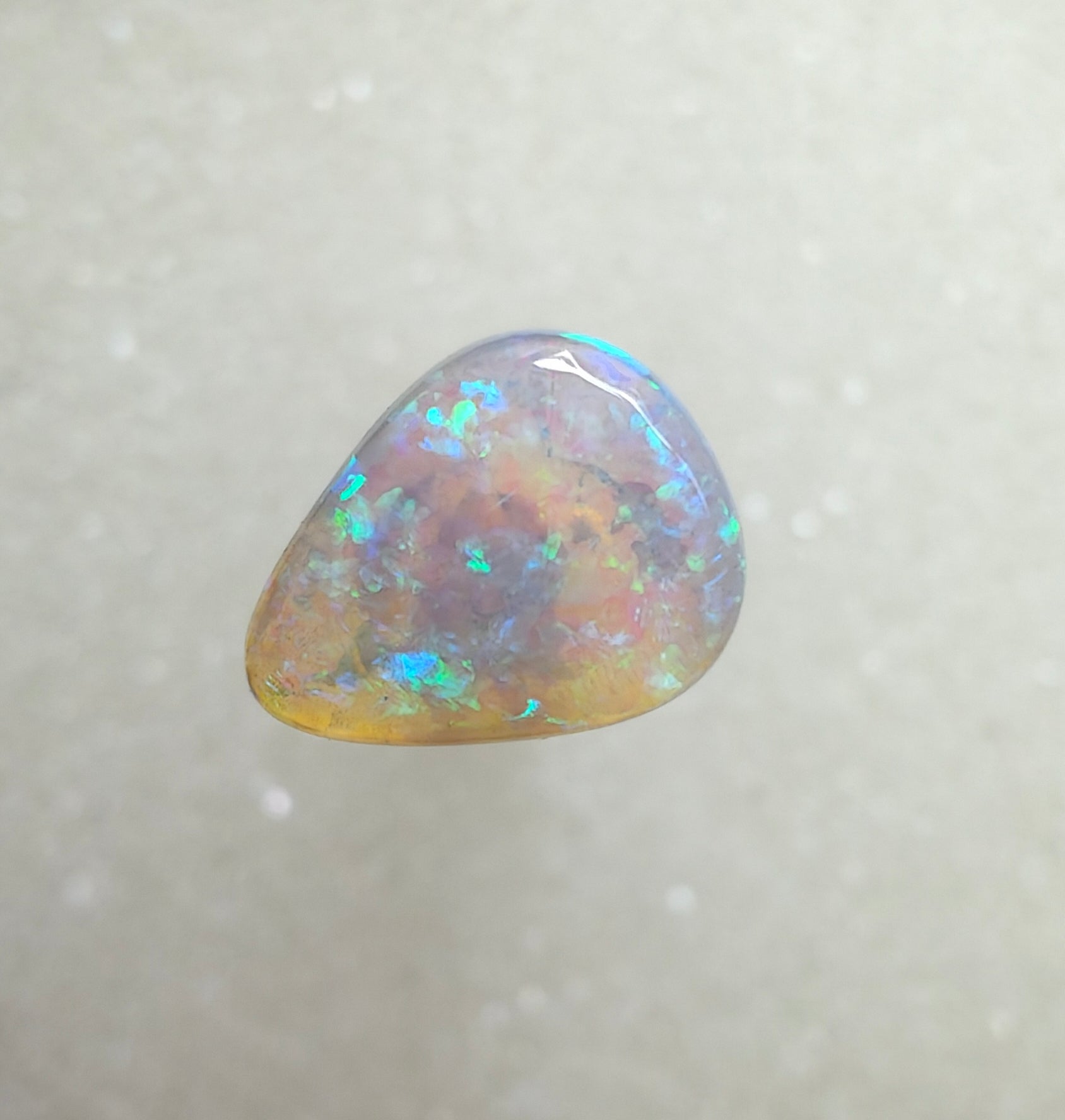 A999 - Sparkling beauty drop cut crystal