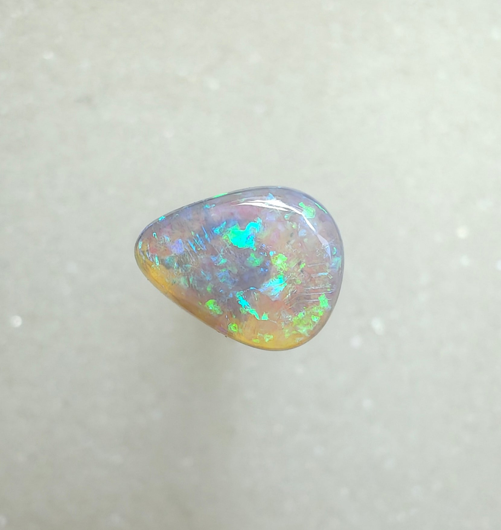 A999 - Sparkling beauty drop cut crystal