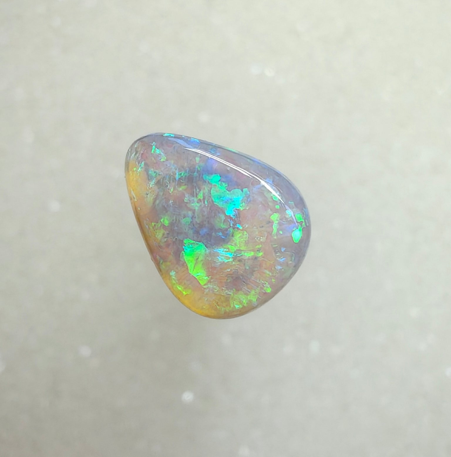 A999 - Sparkling beauty drop cut crystal