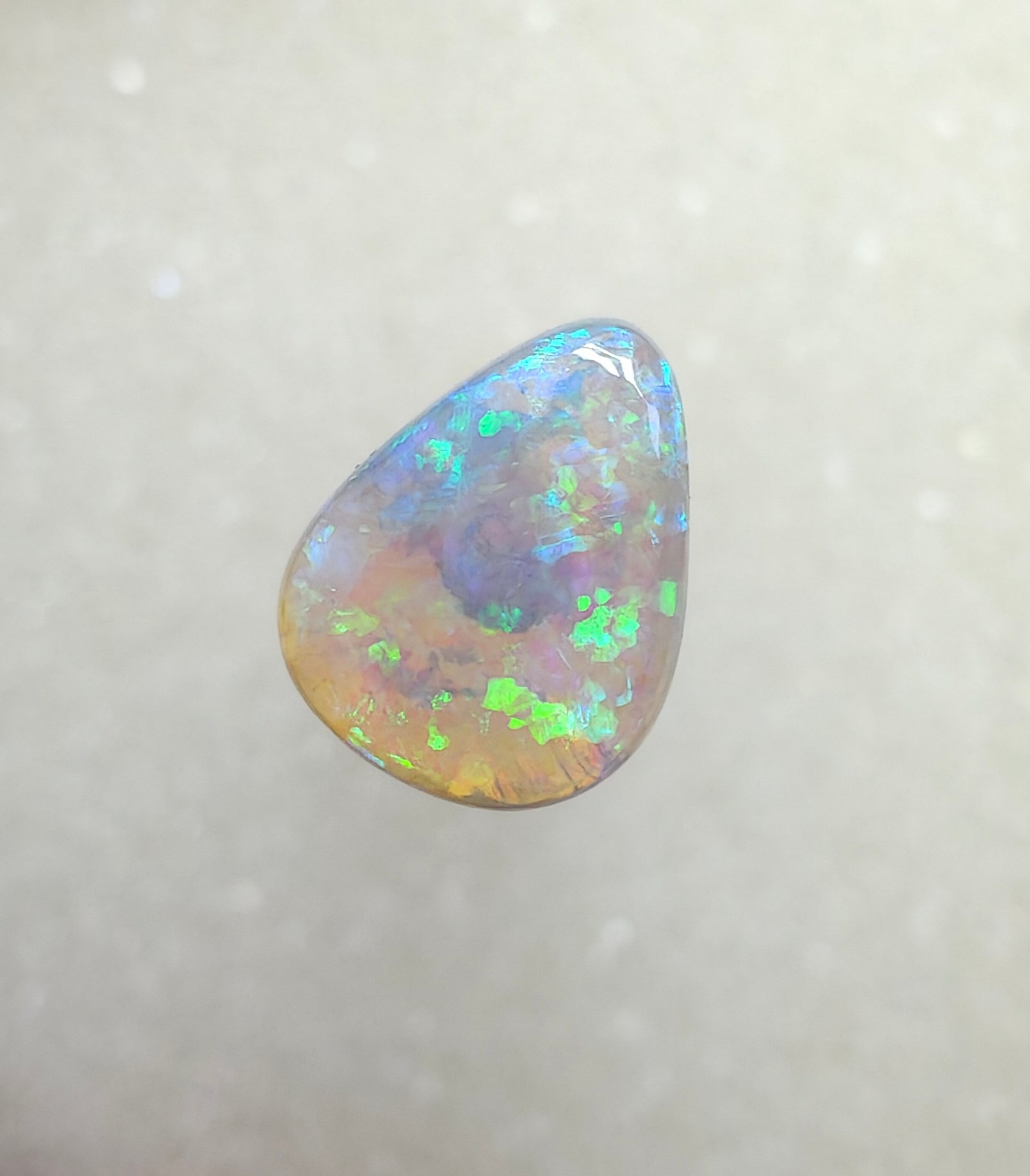 A999 - Sparkling beauty drop cut crystal