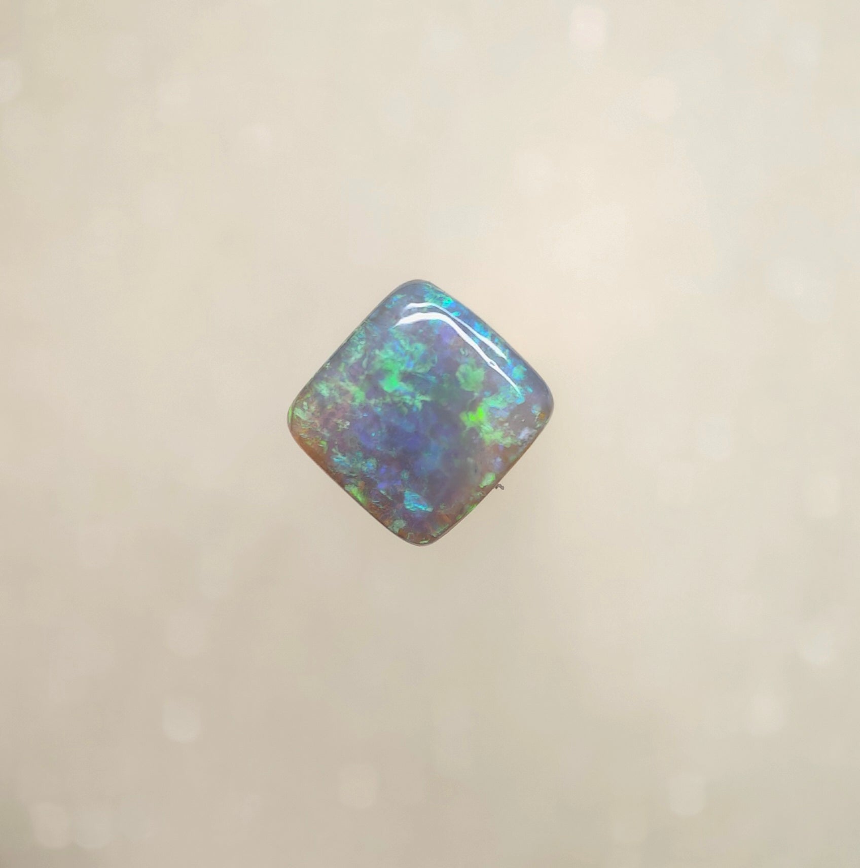 A1018 - Cushion cut dark base beauty