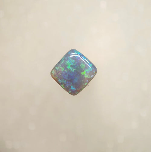 A1018 - Cushion cut dark base beauty