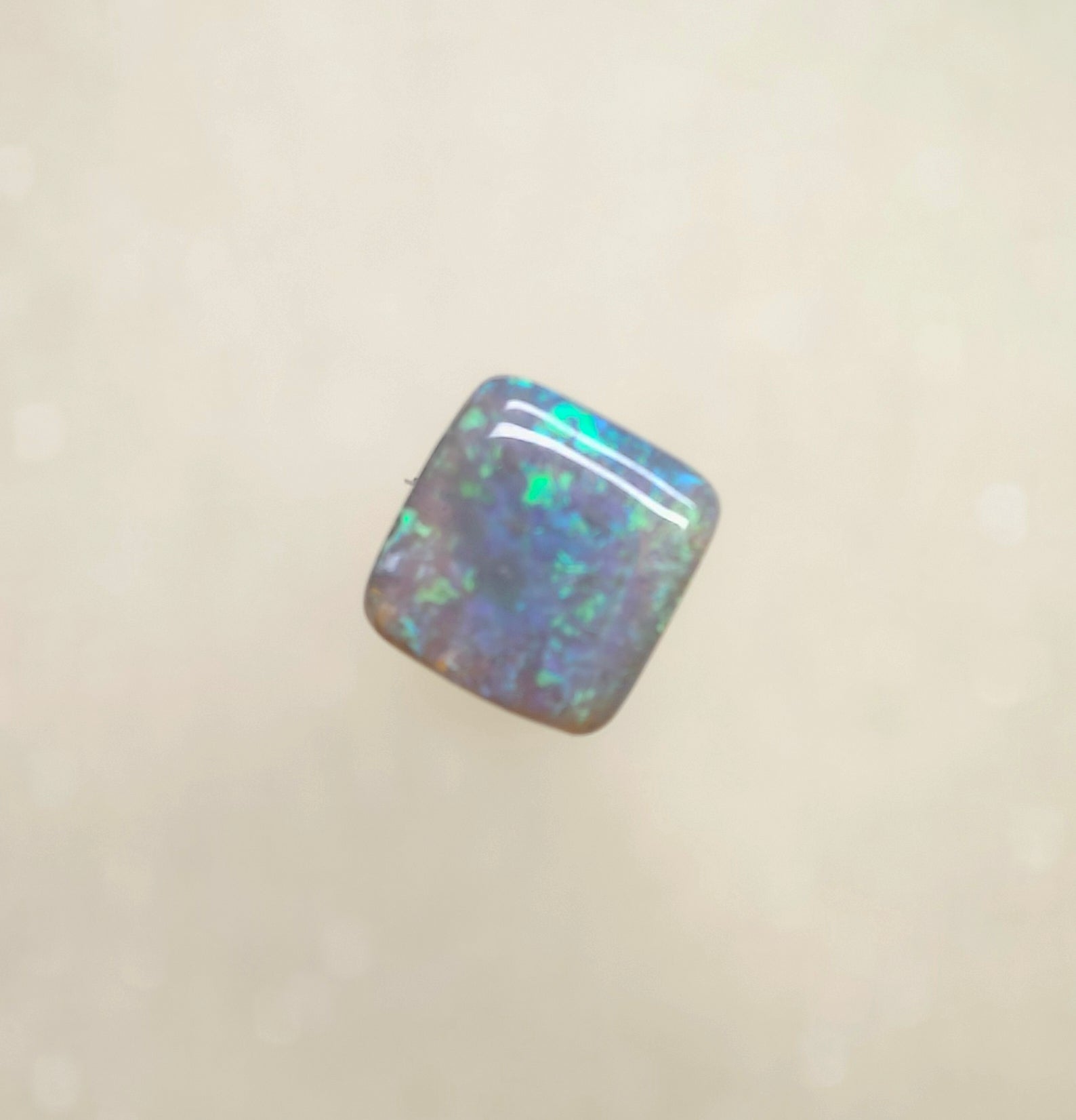A1018 - Cushion cut dark base beauty