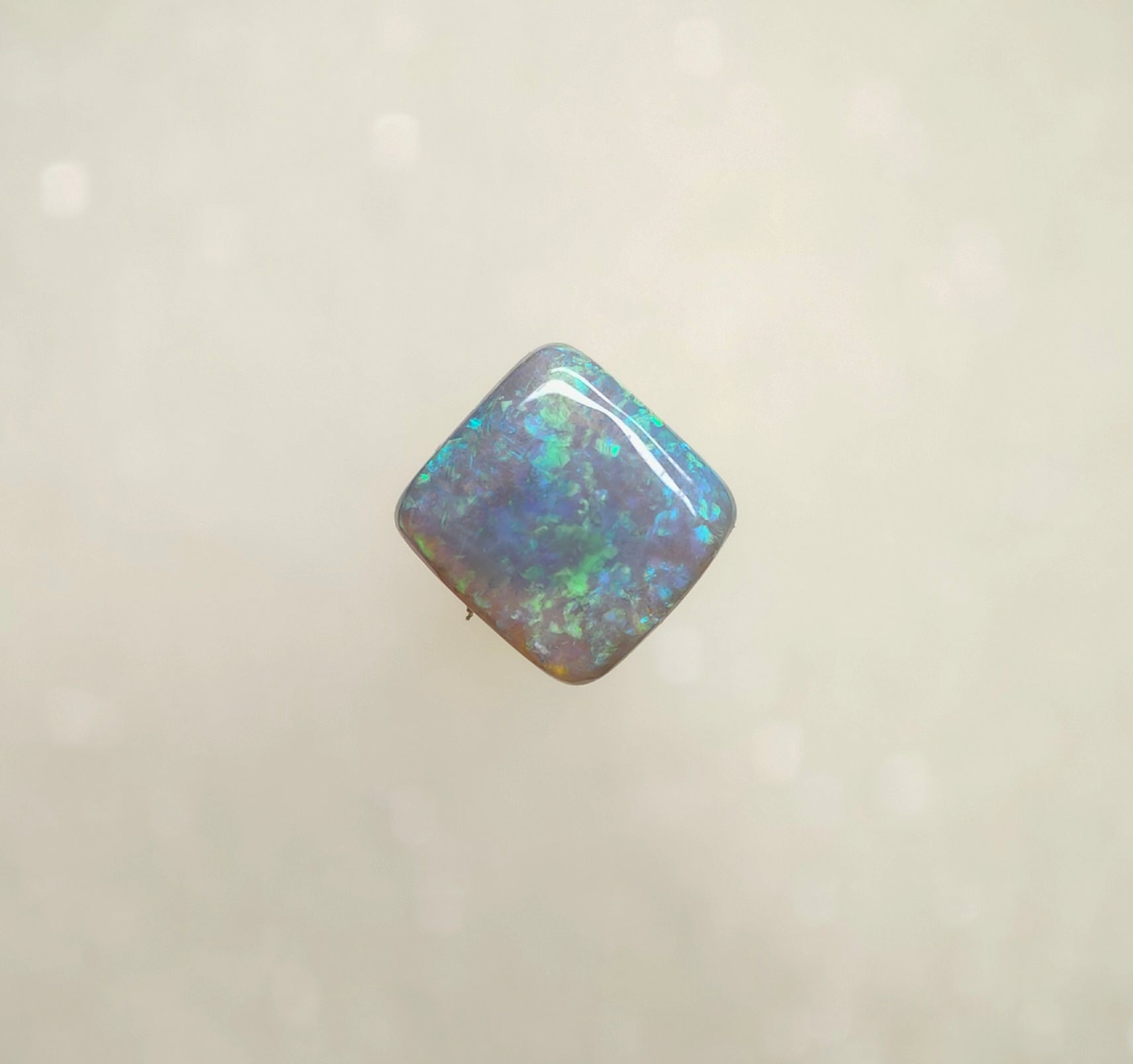 A1018 - Cushion cut dark base beauty