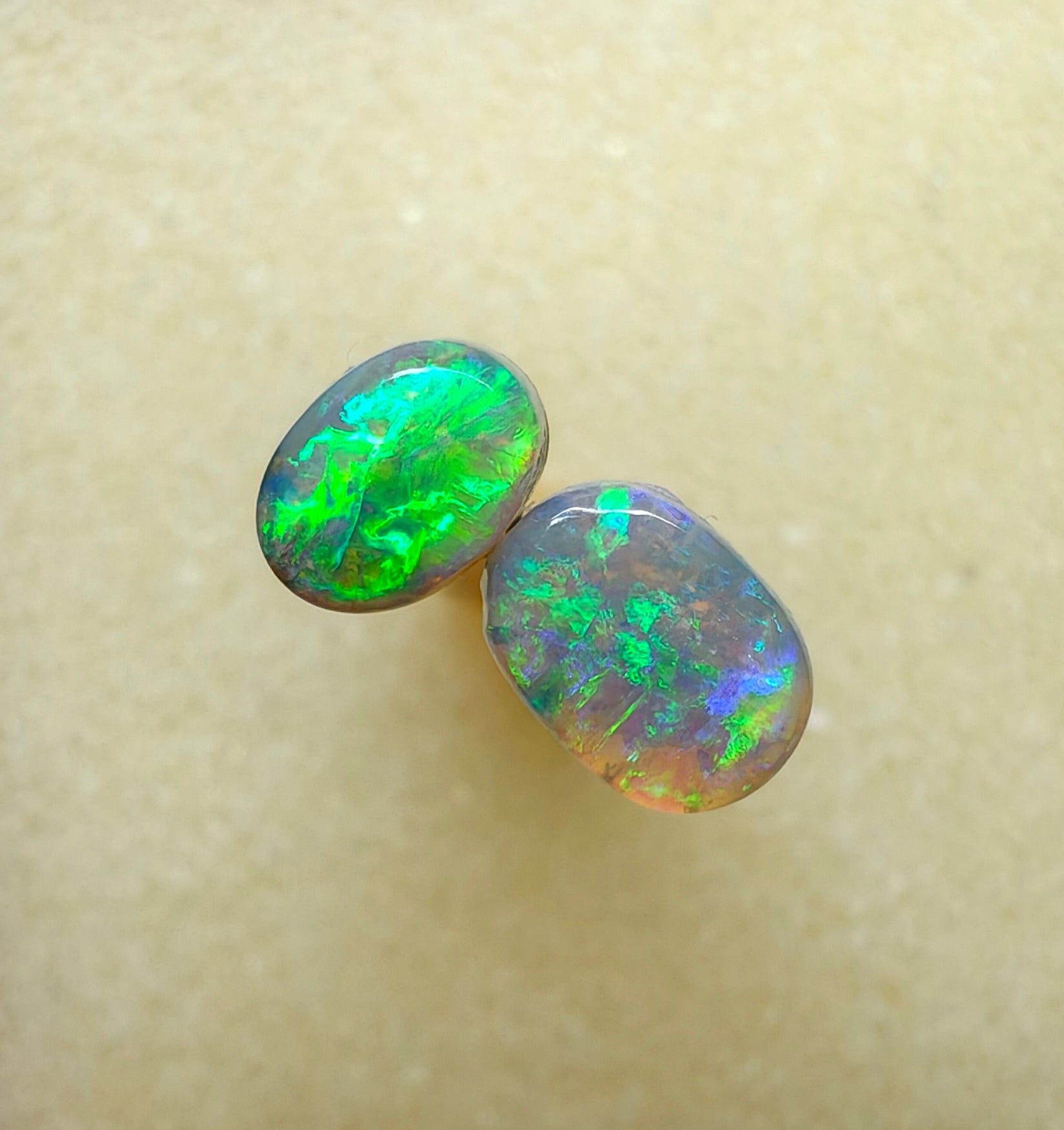 A1023 - Bright green ring stones