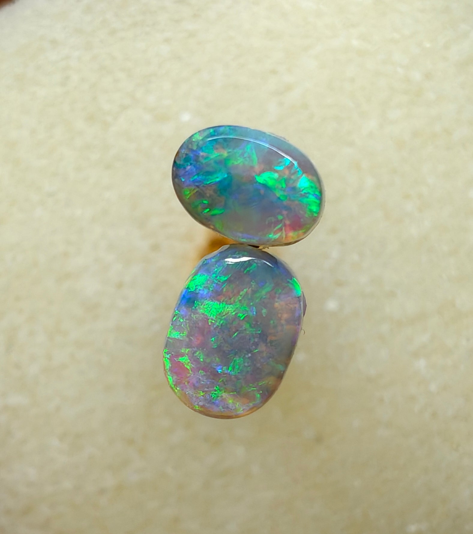A1023 - Bright green ring stones