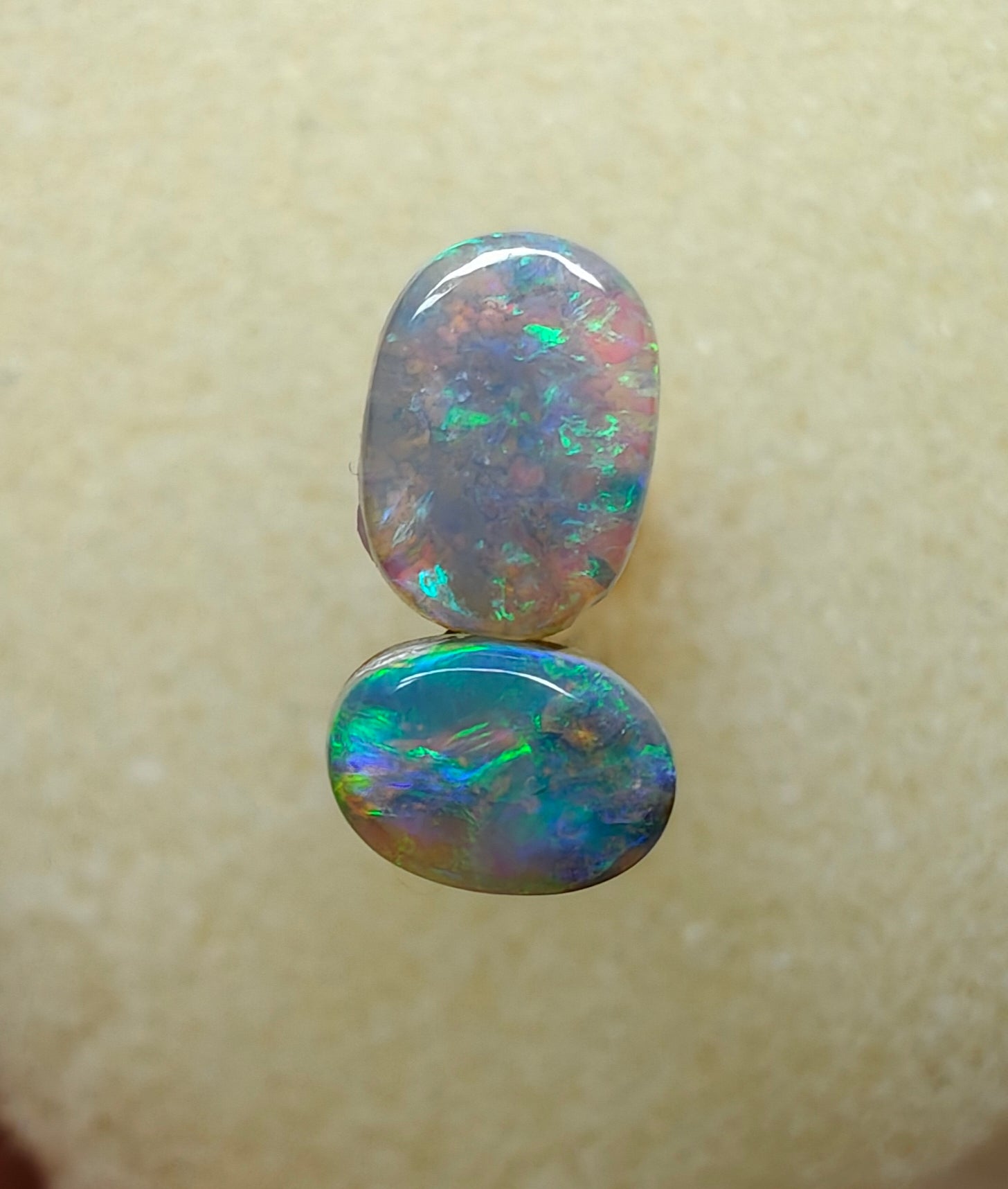 A1023 - Bright green ring stones