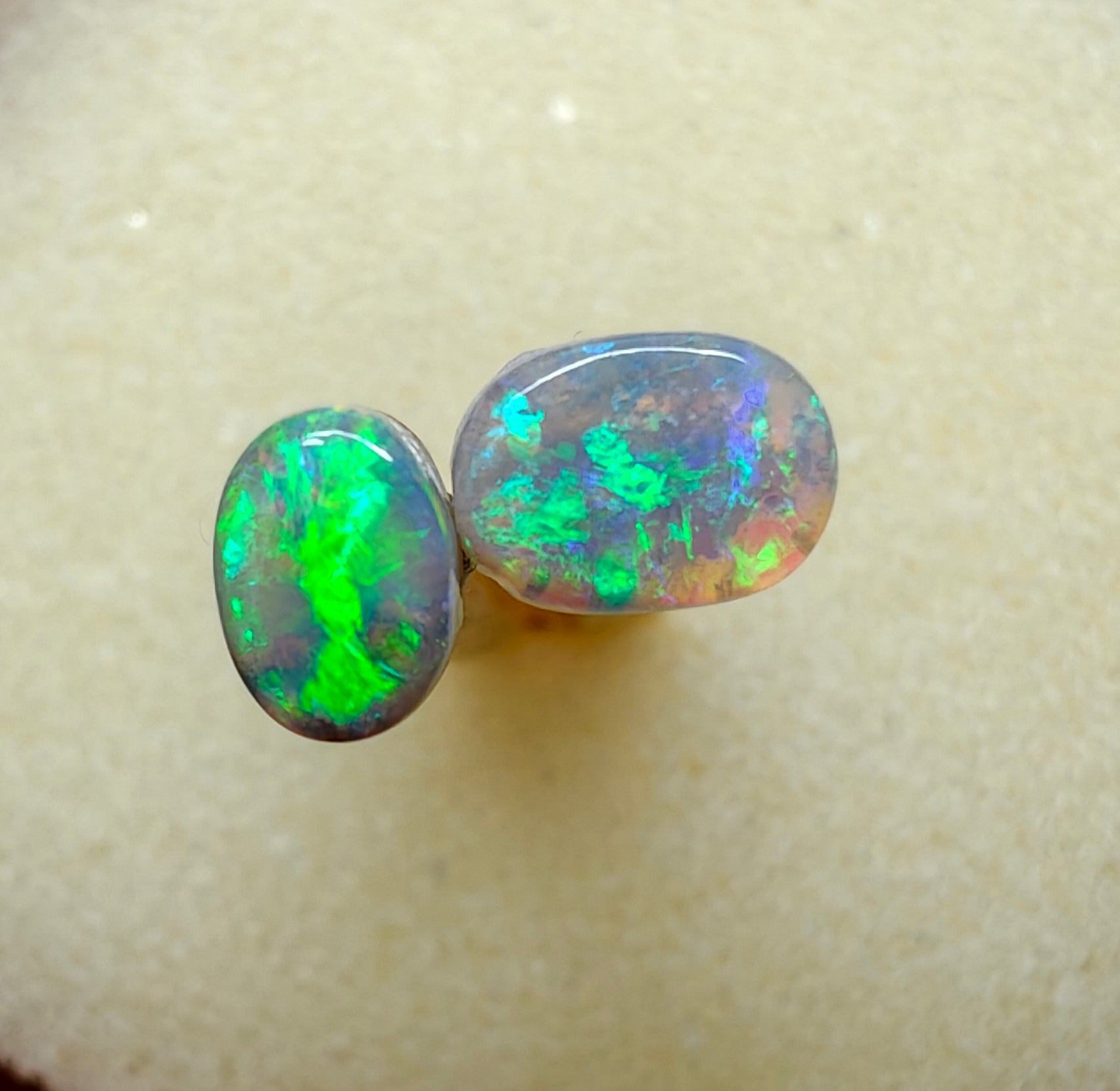 A1023 - Bright green ring stones