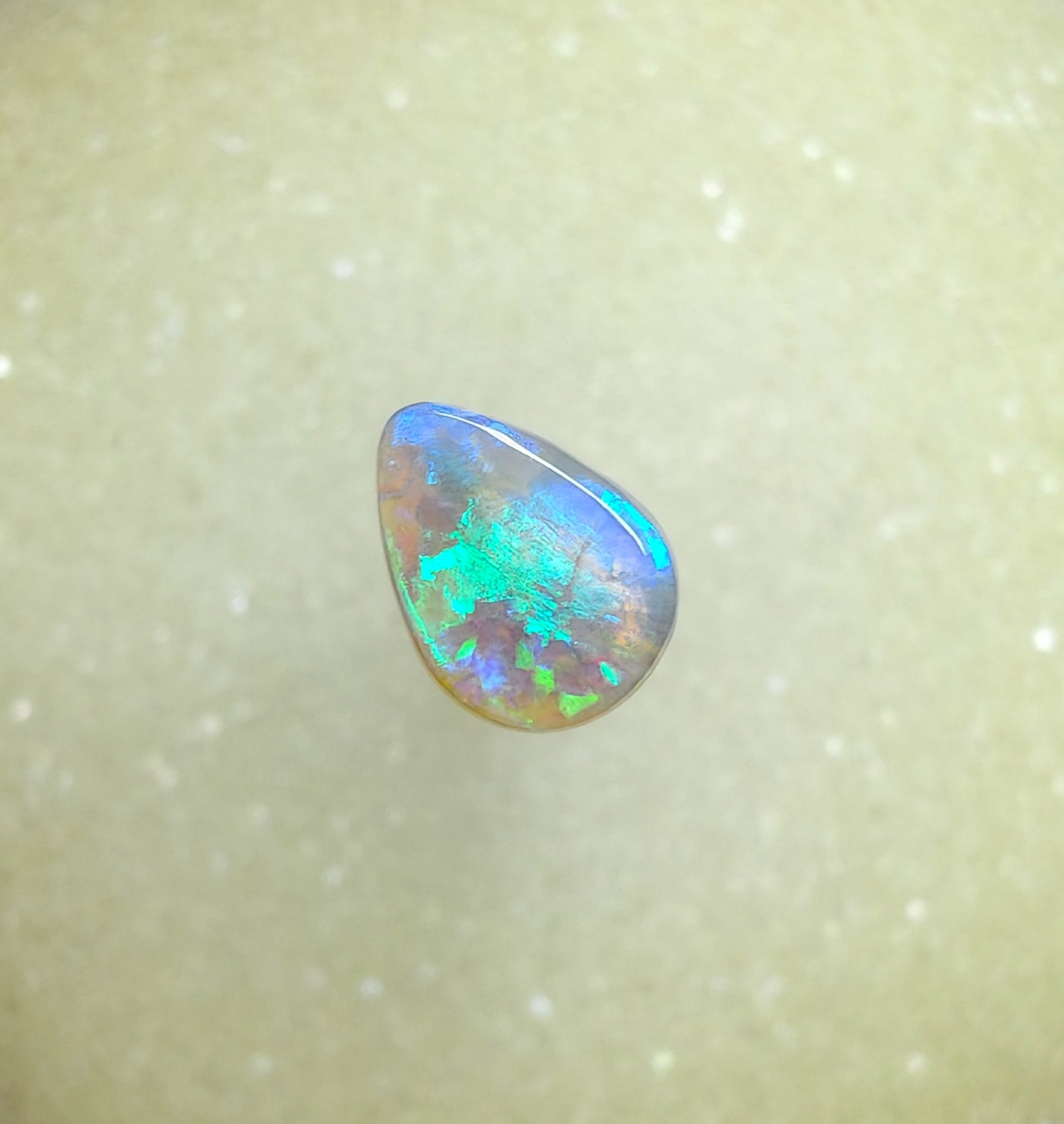 A1037 - Crystal drop cut beauty