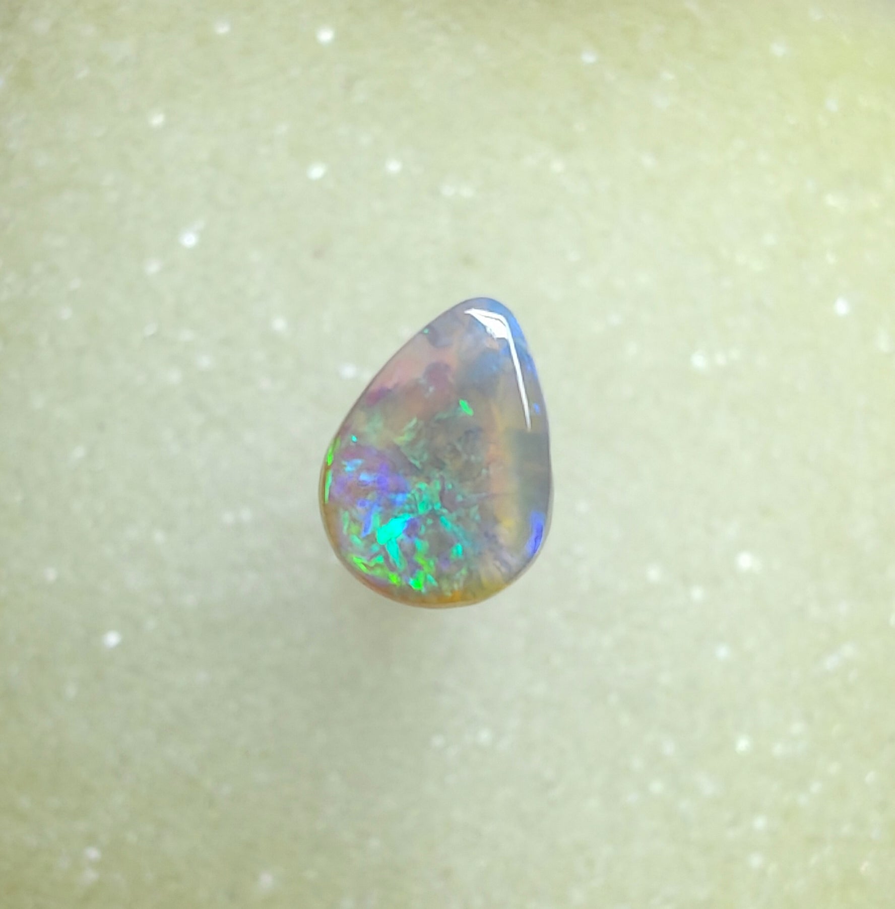 A1037 - Crystal drop cut beauty