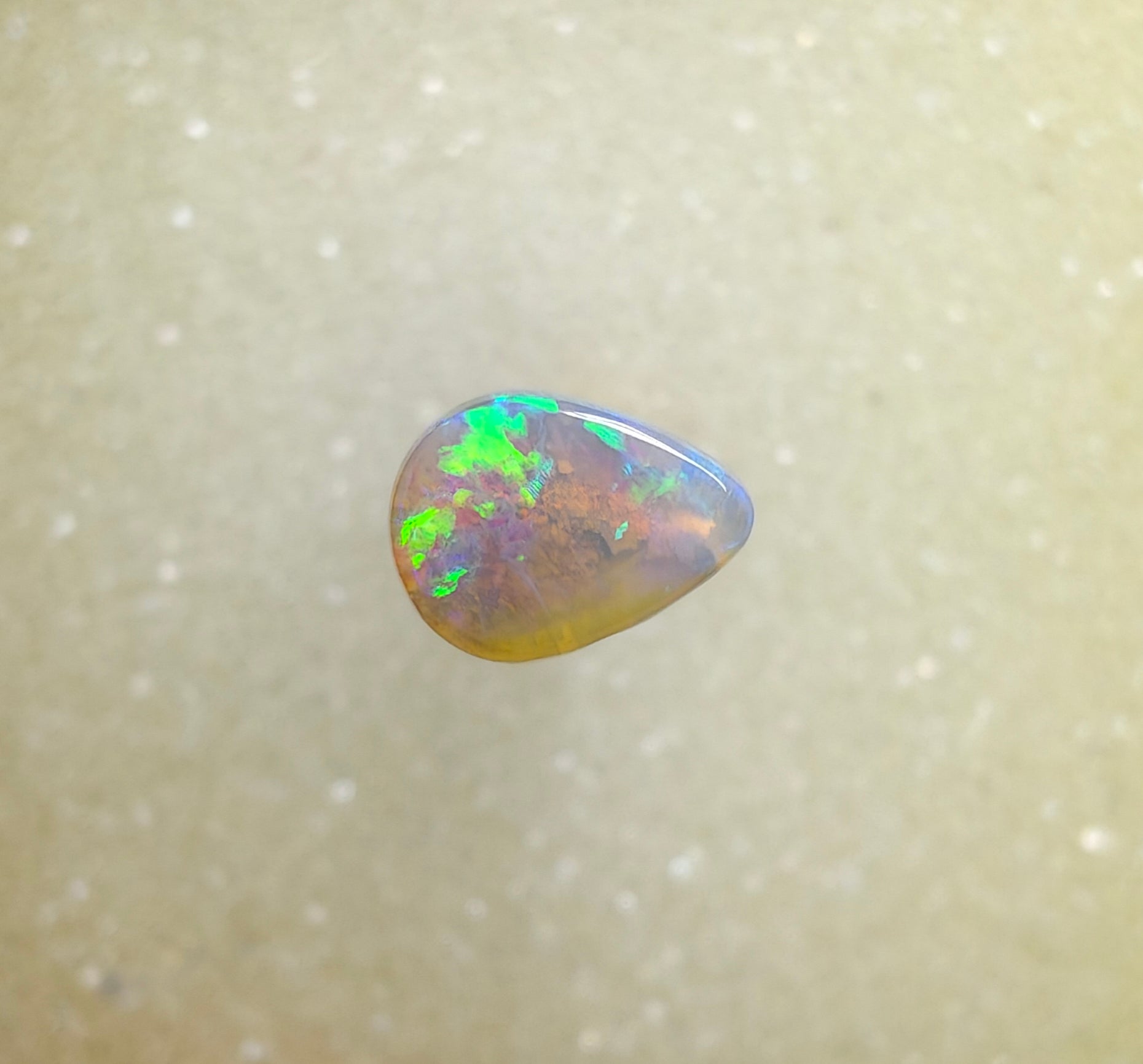 A1037 - Crystal drop cut beauty