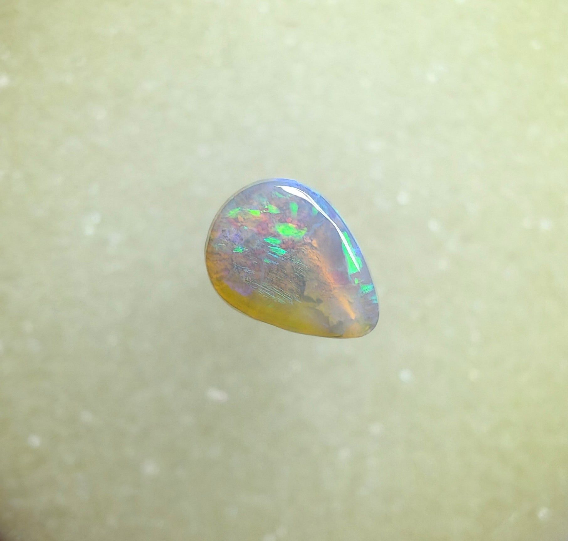A1037 - Crystal drop cut beauty