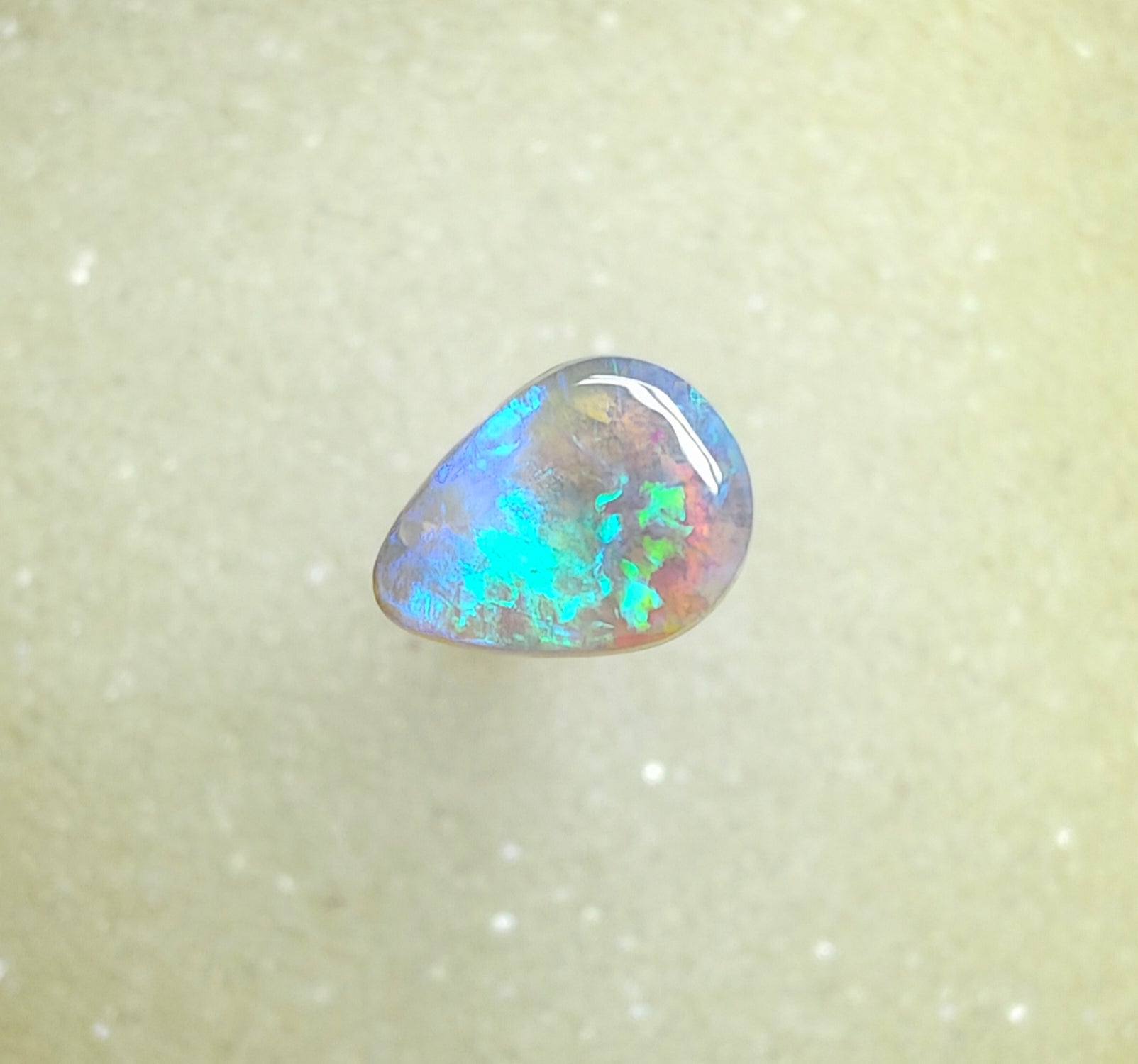 A1037 - Crystal drop cut beauty