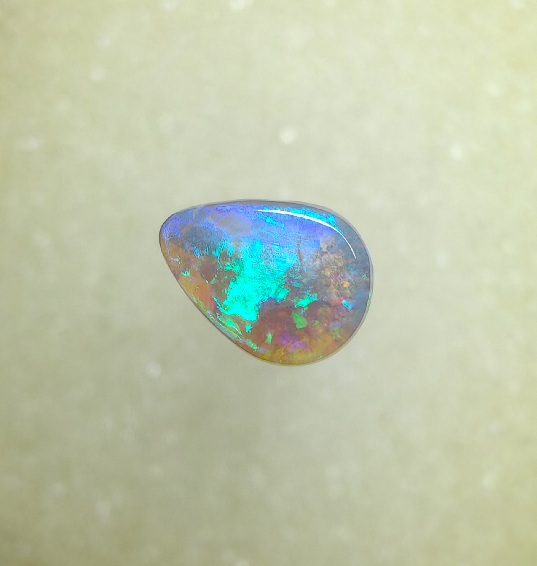 A1037 - Crystal drop cut beauty
