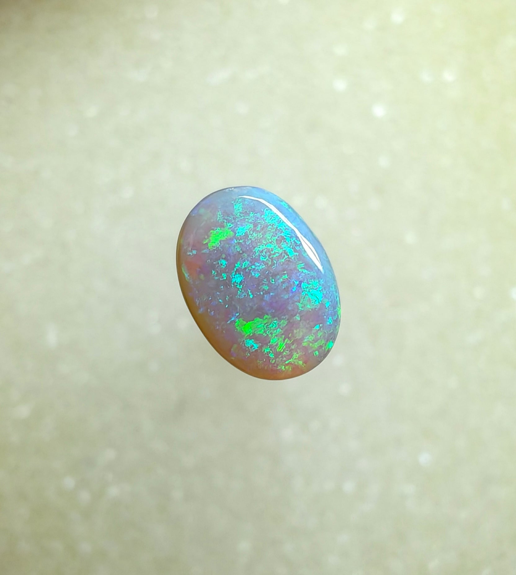 A1047 - Stunning bright green sparkle
