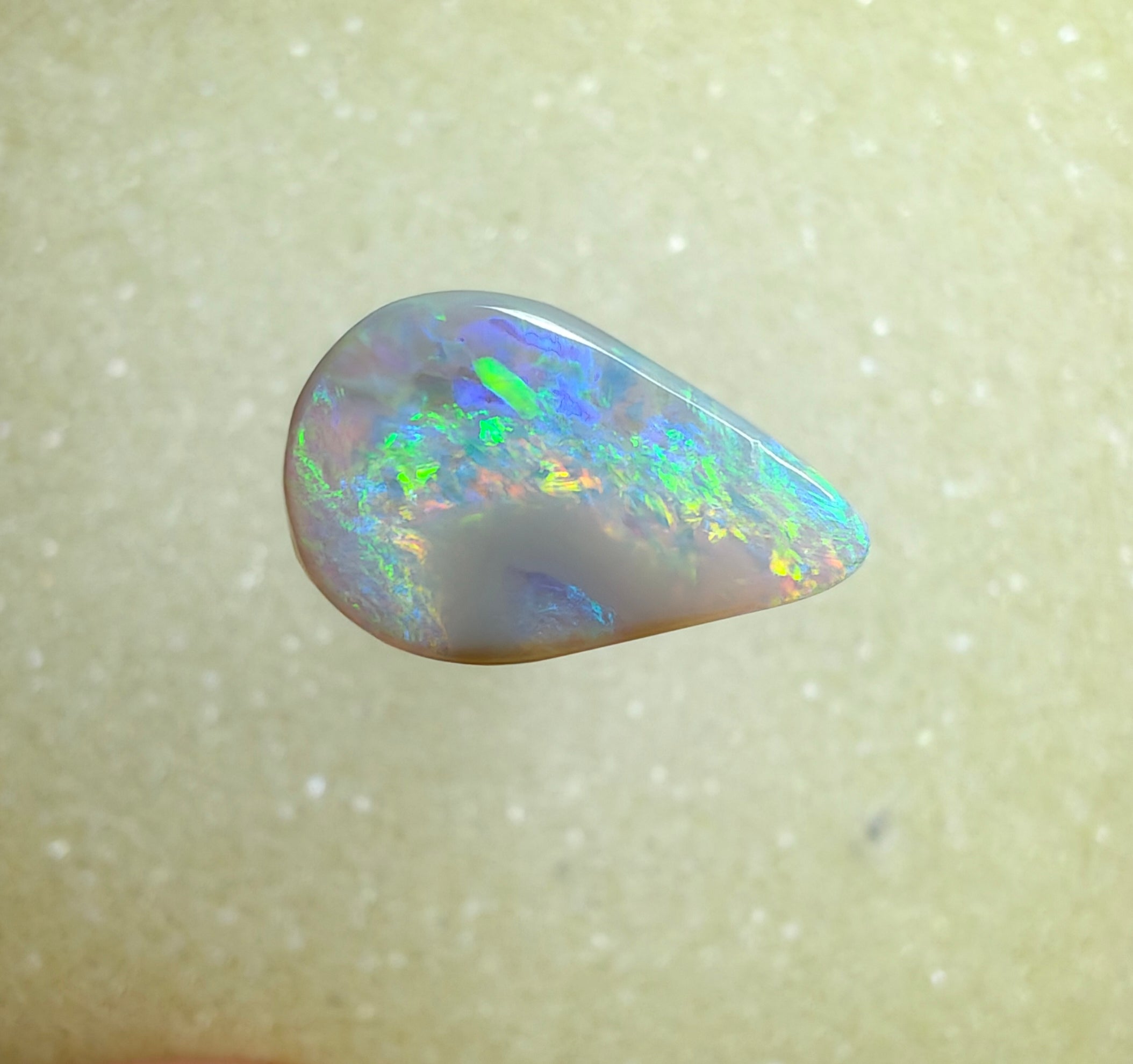 A1050 - Large drop cut picture stone
