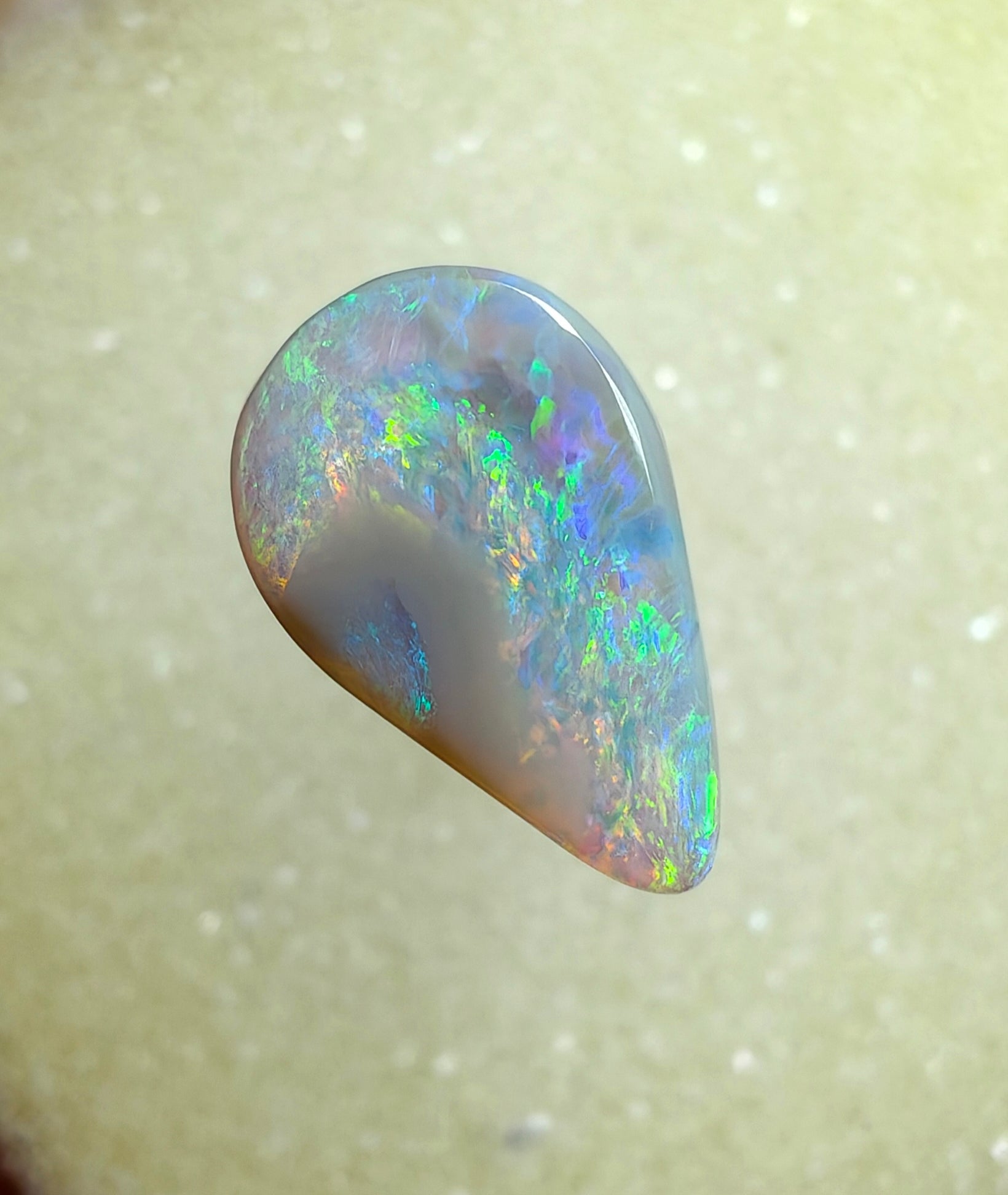 A1050 - Large drop cut picture stone