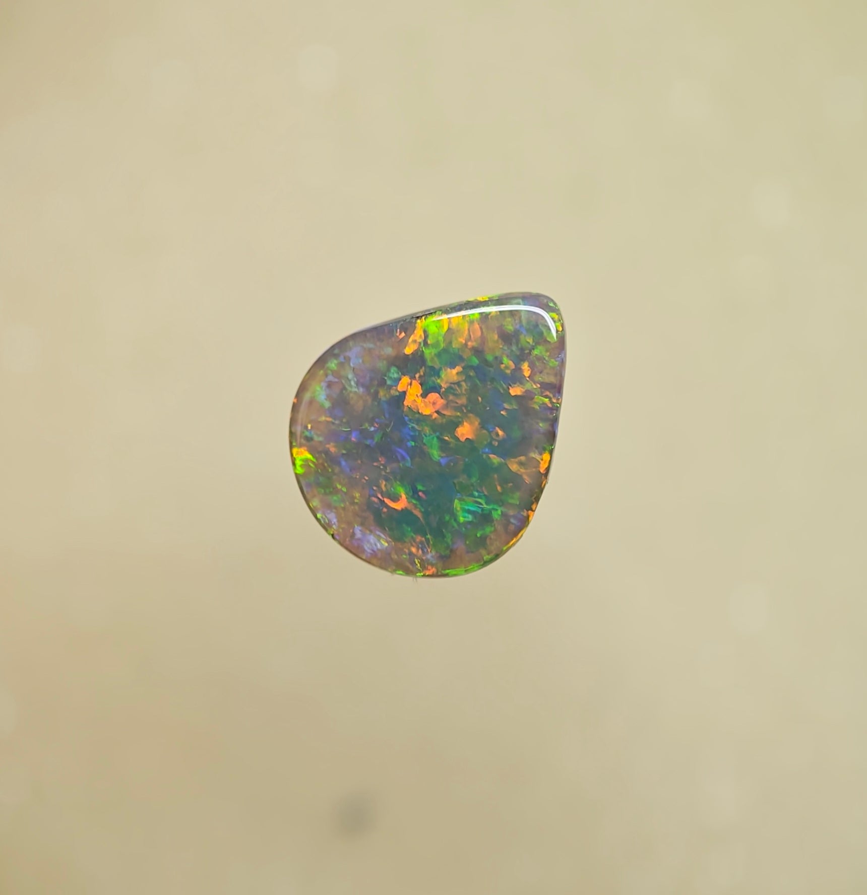 A1060 - Drop cut bright dark opal