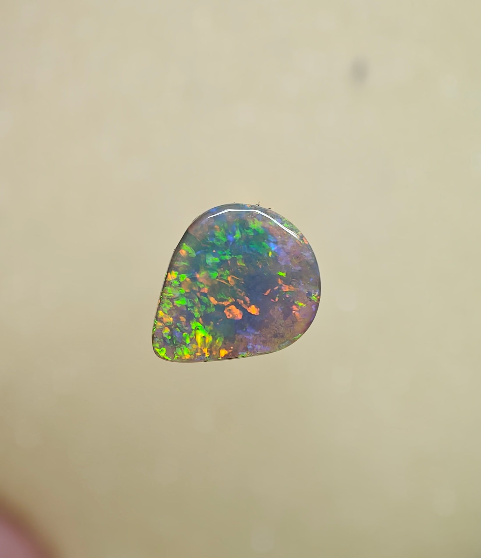 A1060 - Drop cut bright dark opal