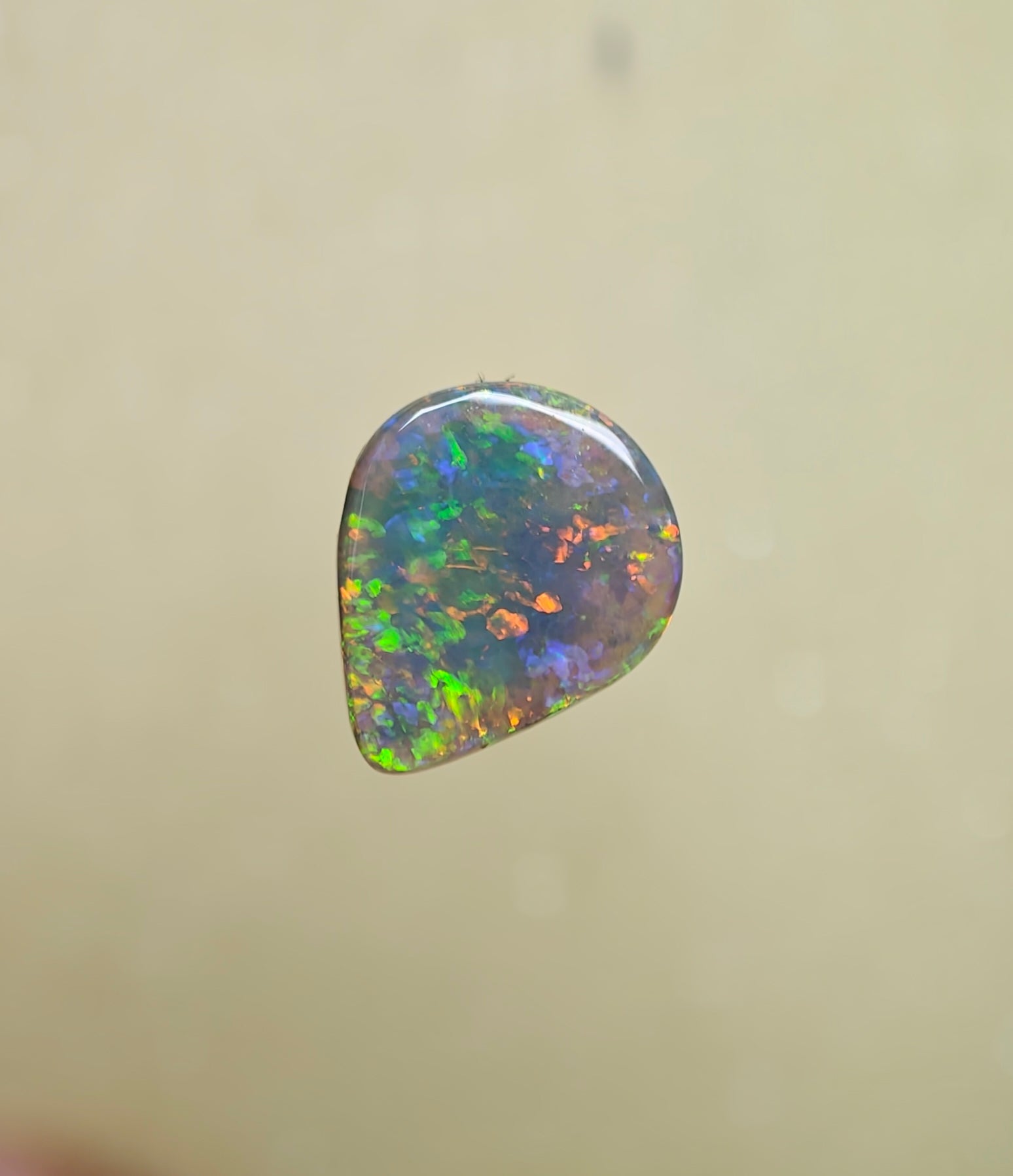 A1060 - Drop cut bright dark opal