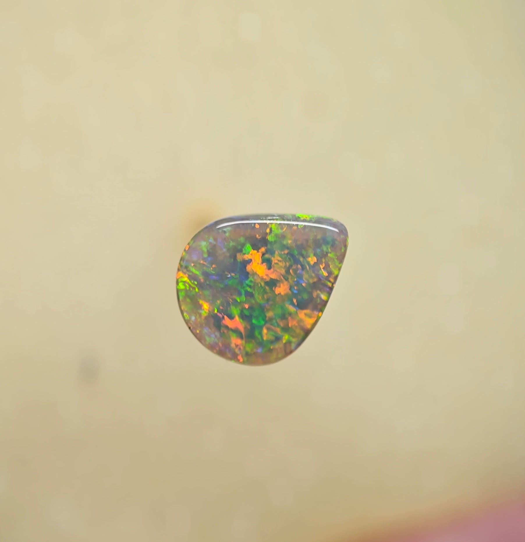 A1060 - Drop cut bright dark opal