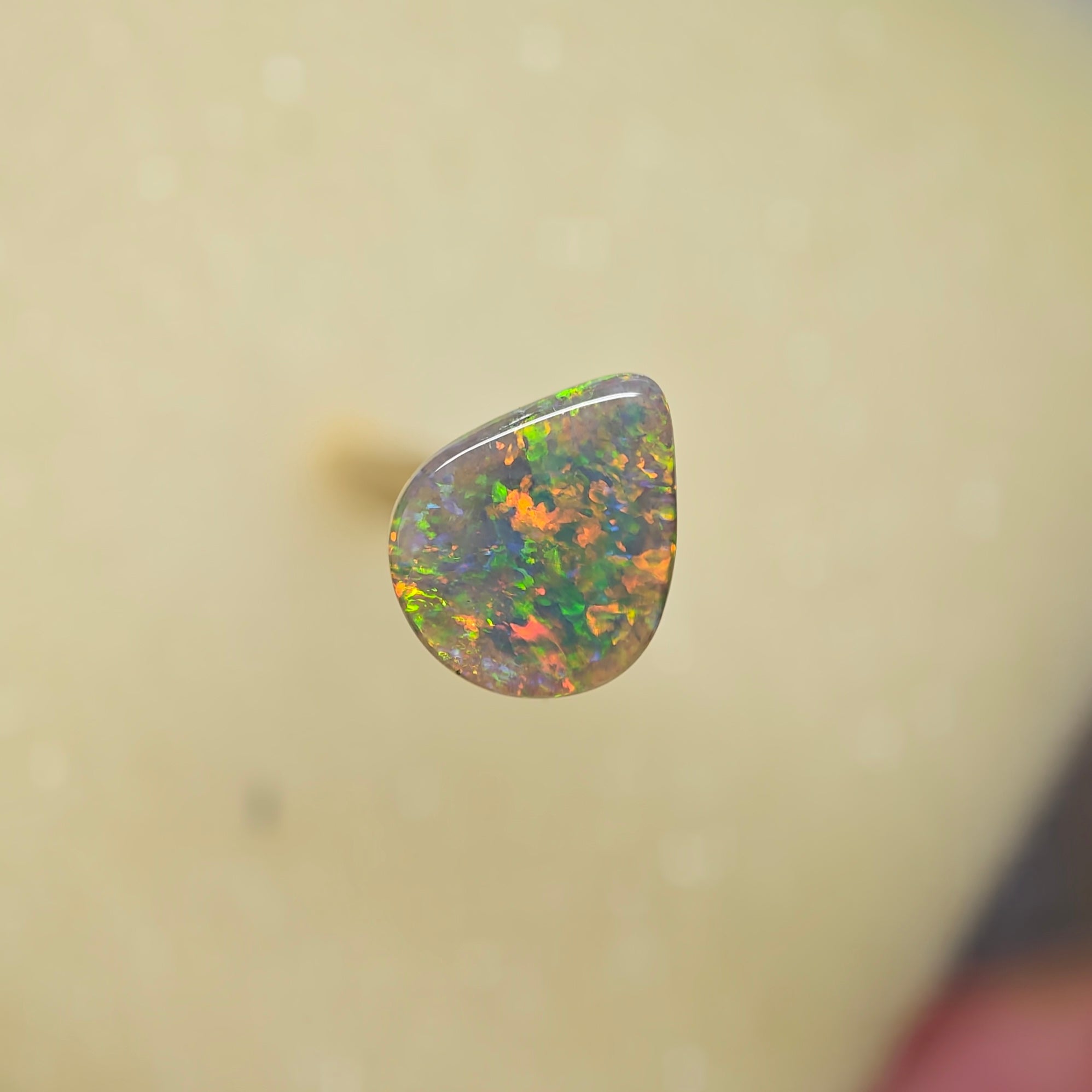 A1060 - Drop cut bright dark opal