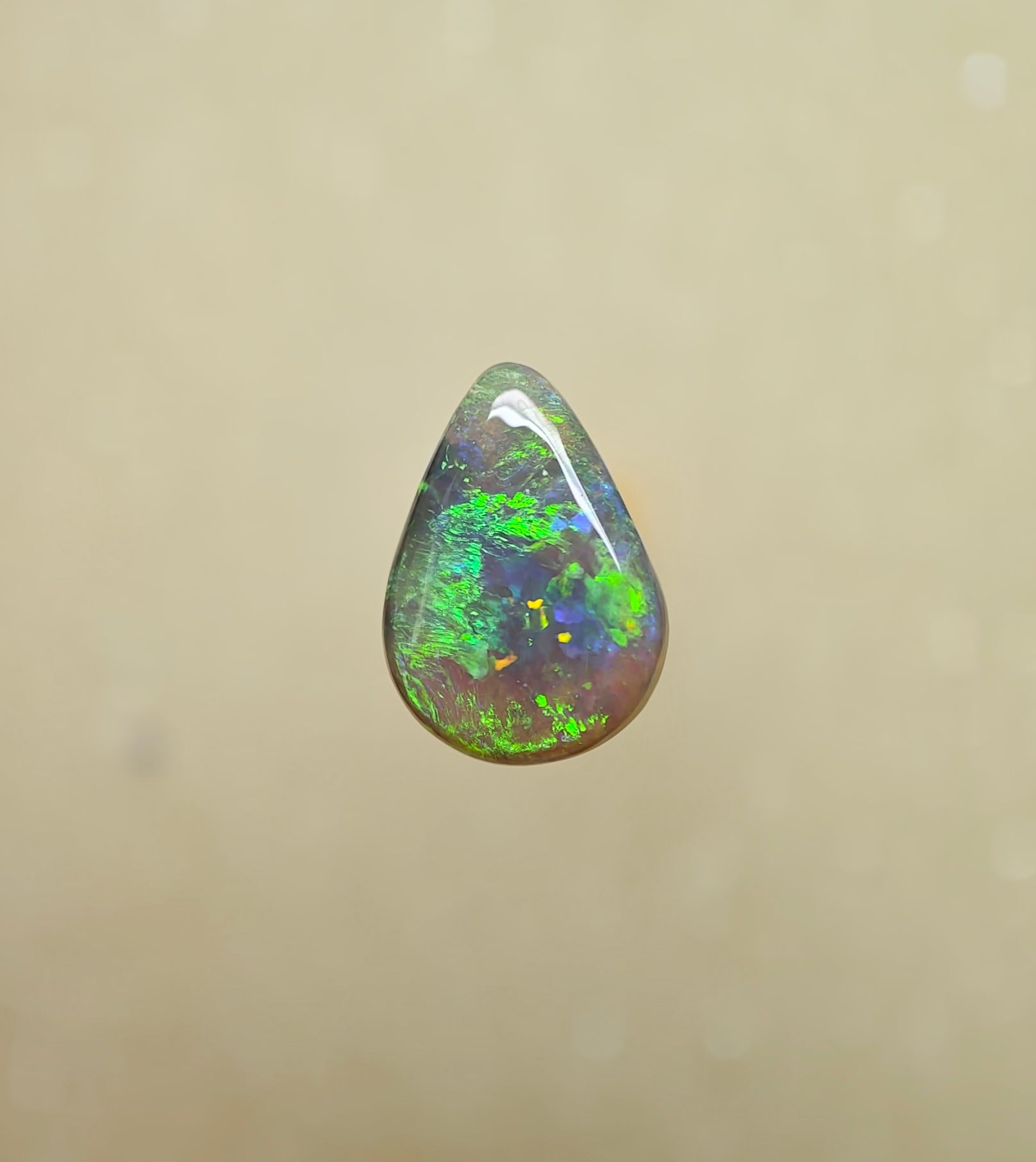 A1063 - Stunning bright drop cut