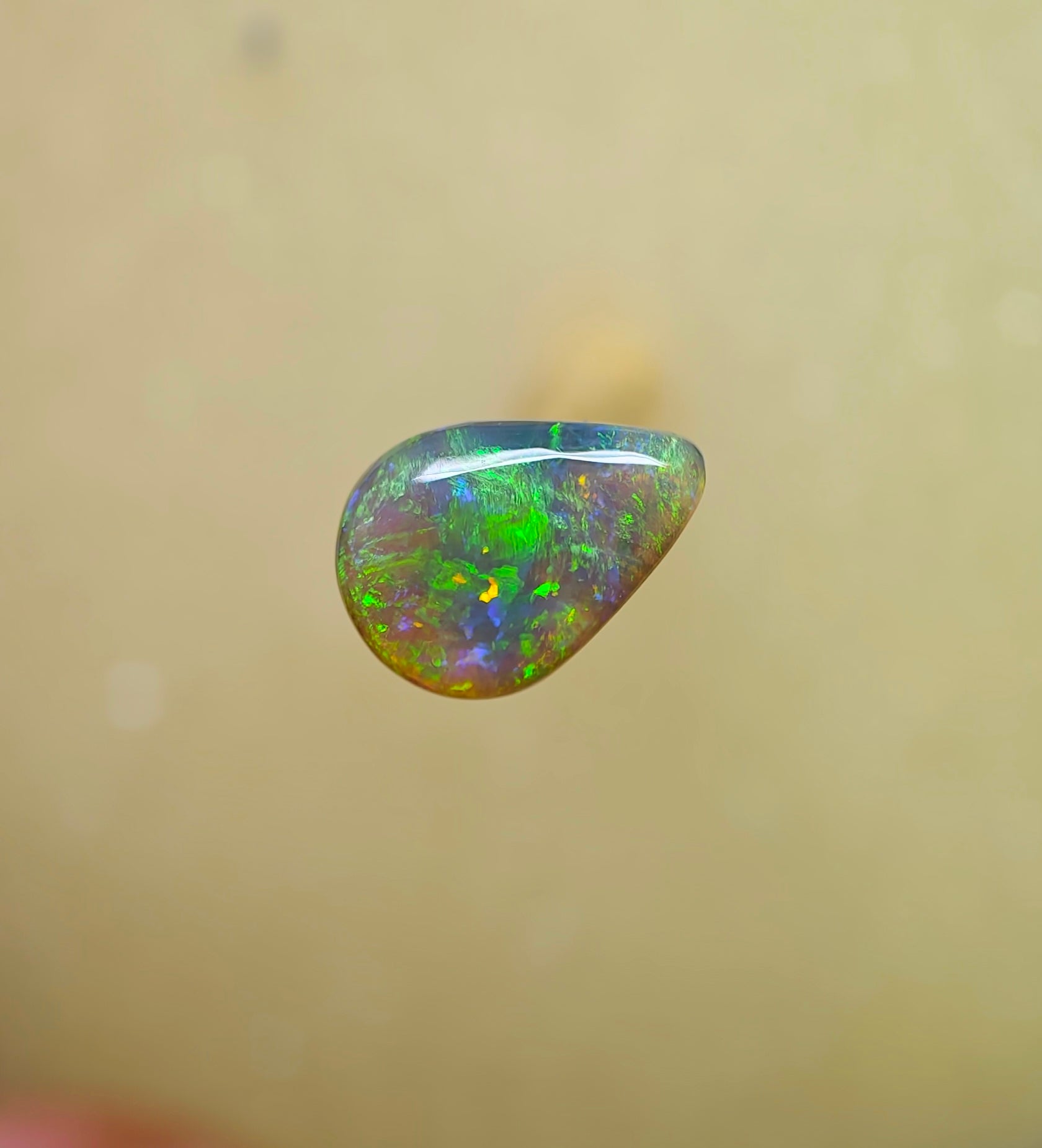 A1063 - Stunning bright drop cut