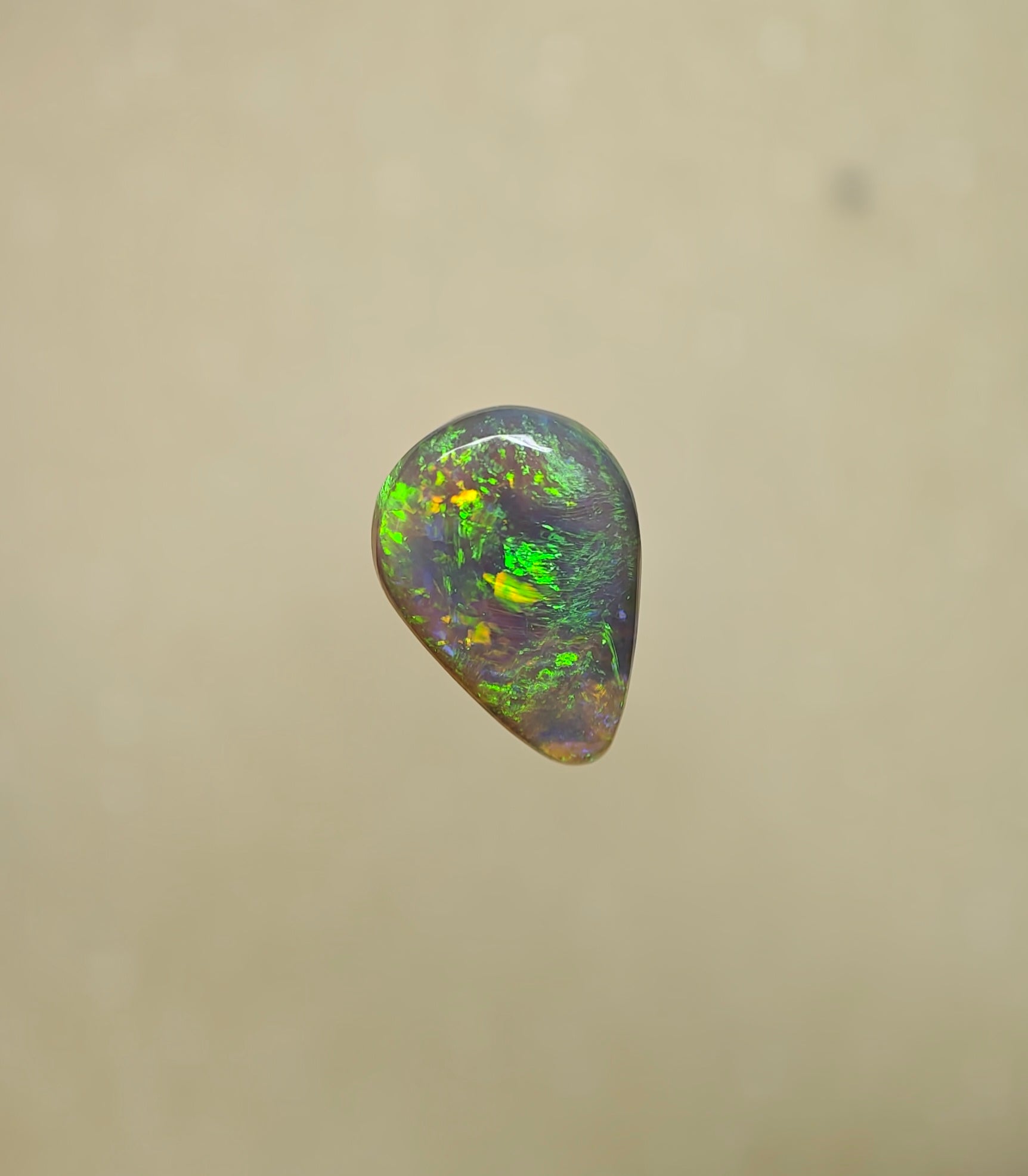 A1063 - Stunning bright drop cut