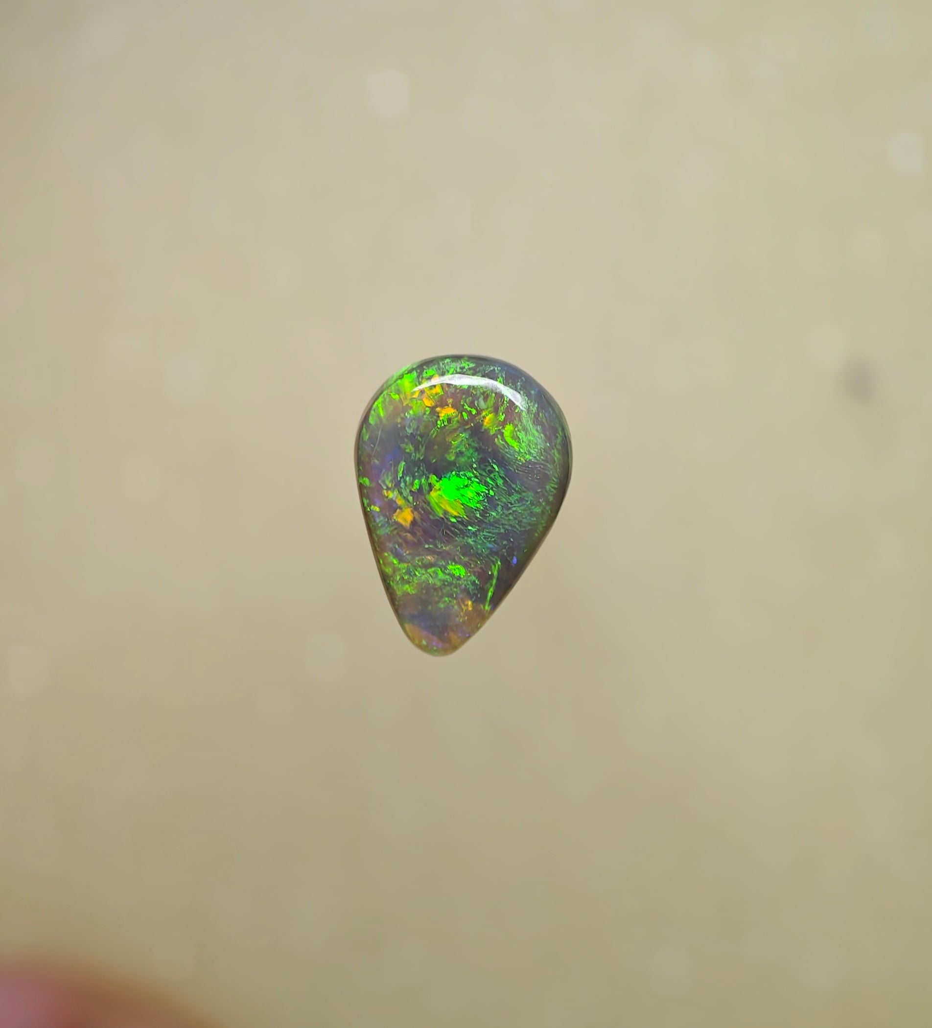 A1063 - Stunning bright drop cut