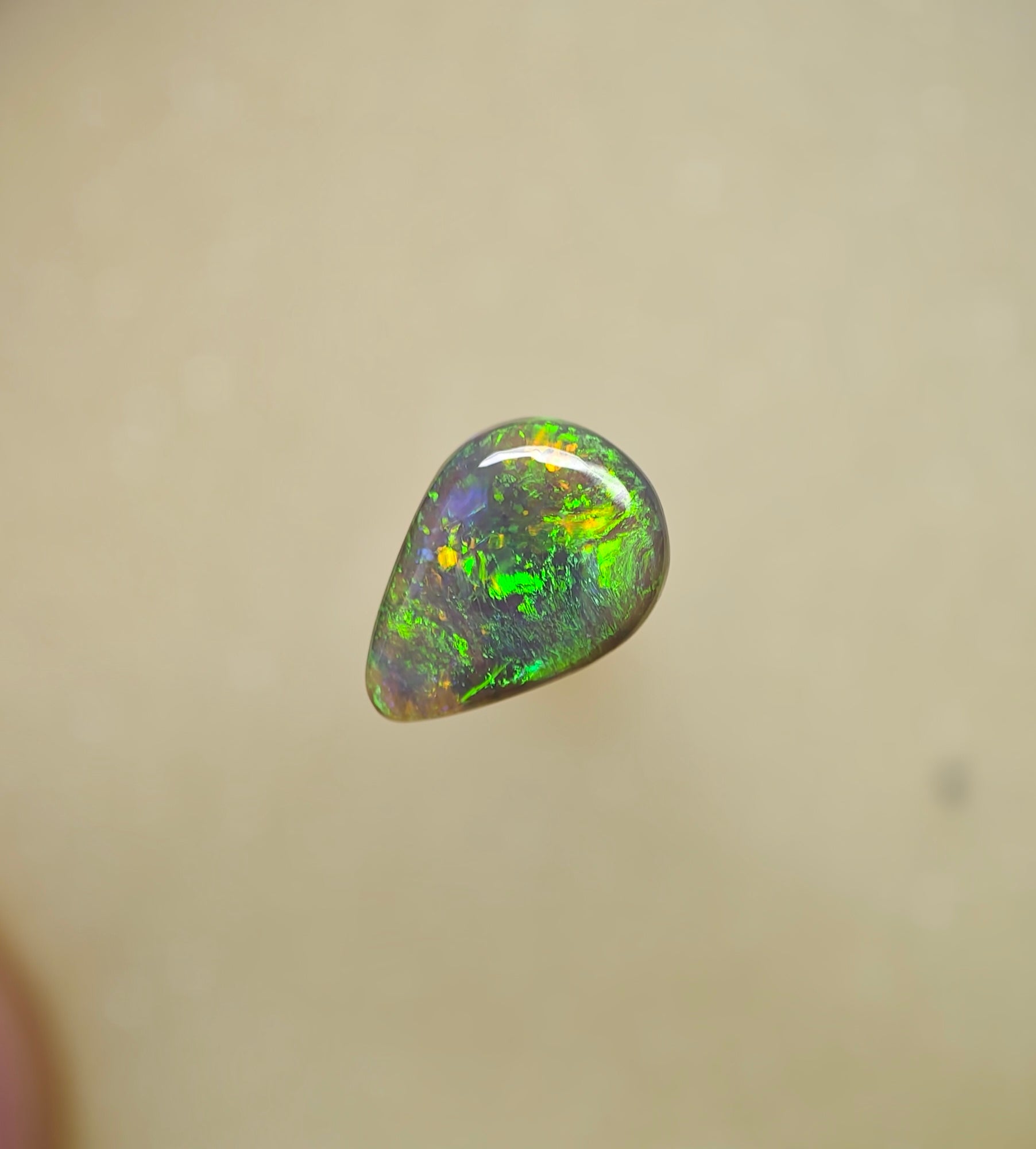 A1063 - Stunning bright drop cut