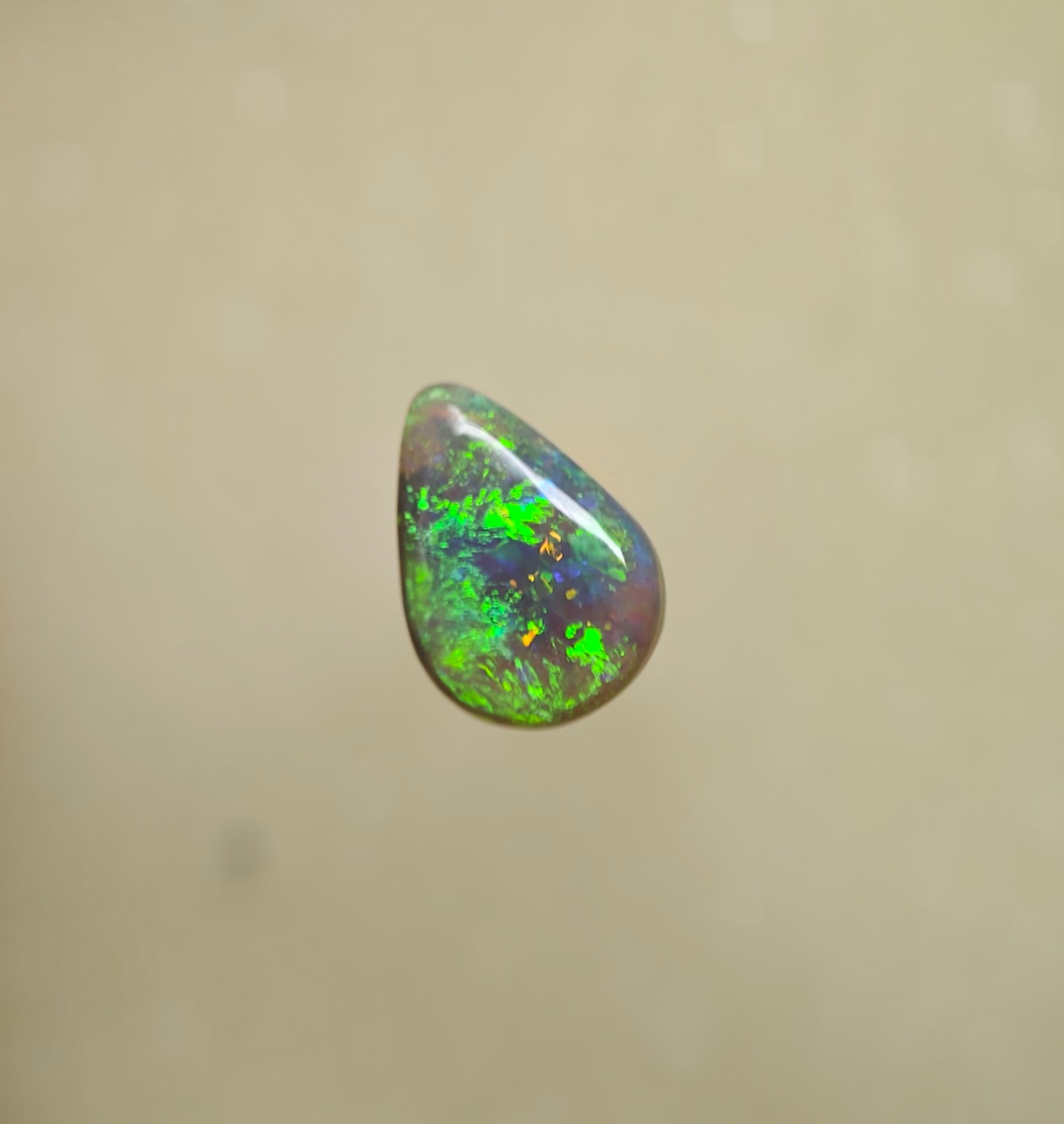 A1063 - Stunning bright drop cut