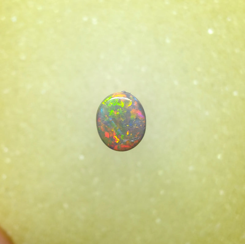 A1064 - Red and orange flash round cut