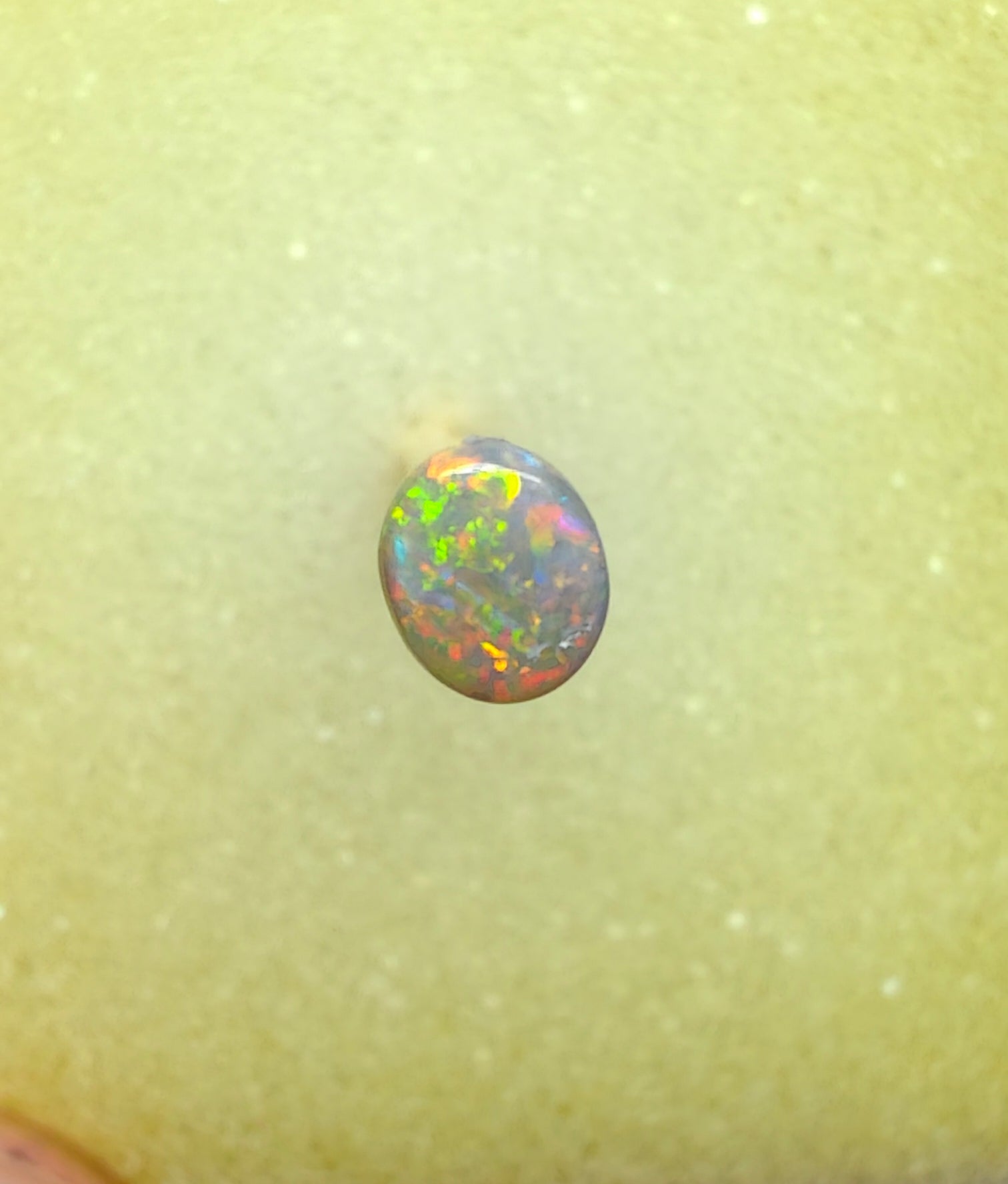A1064 - Red and orange flash round cut