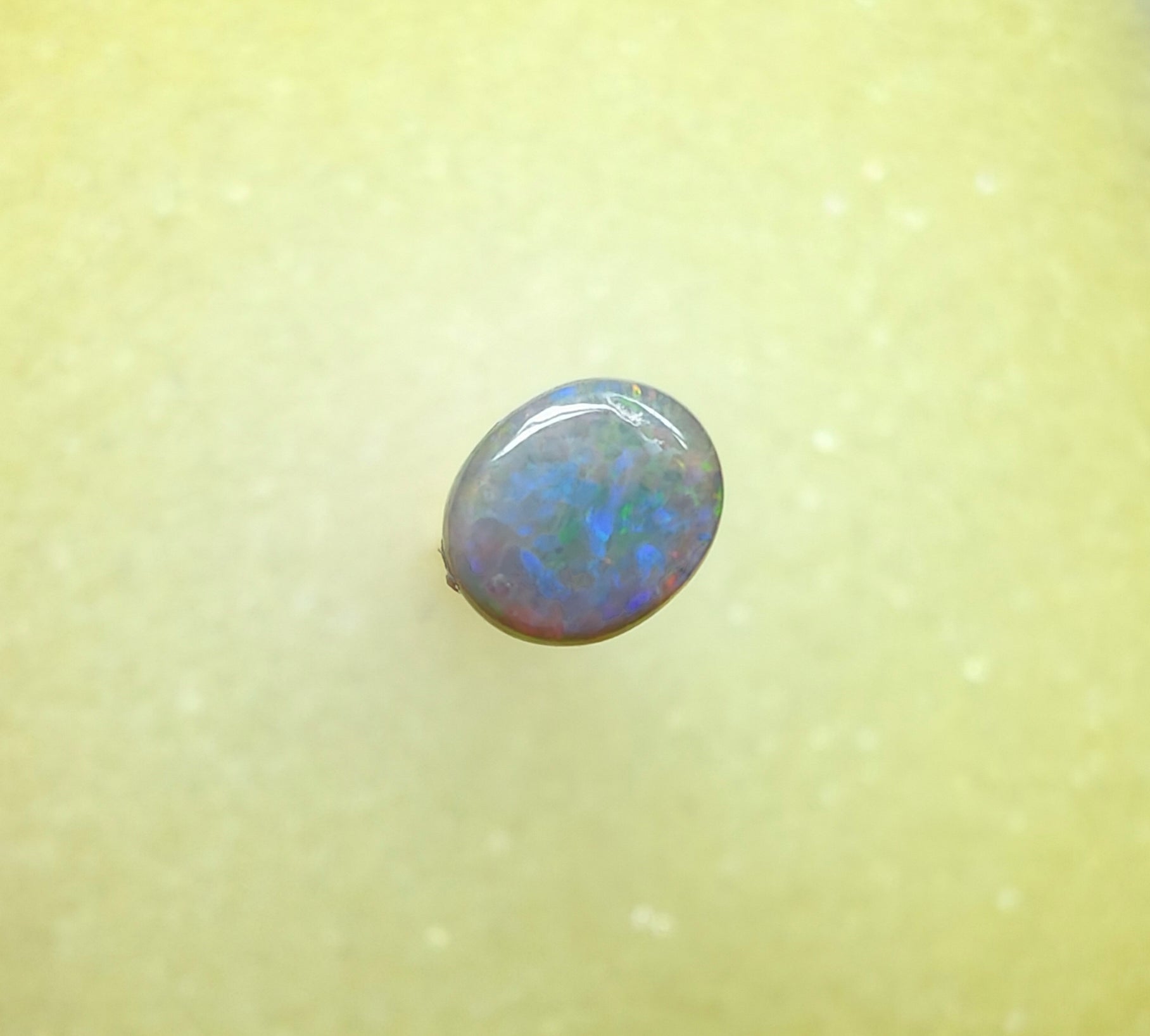 A1064 - Red and orange flash round cut