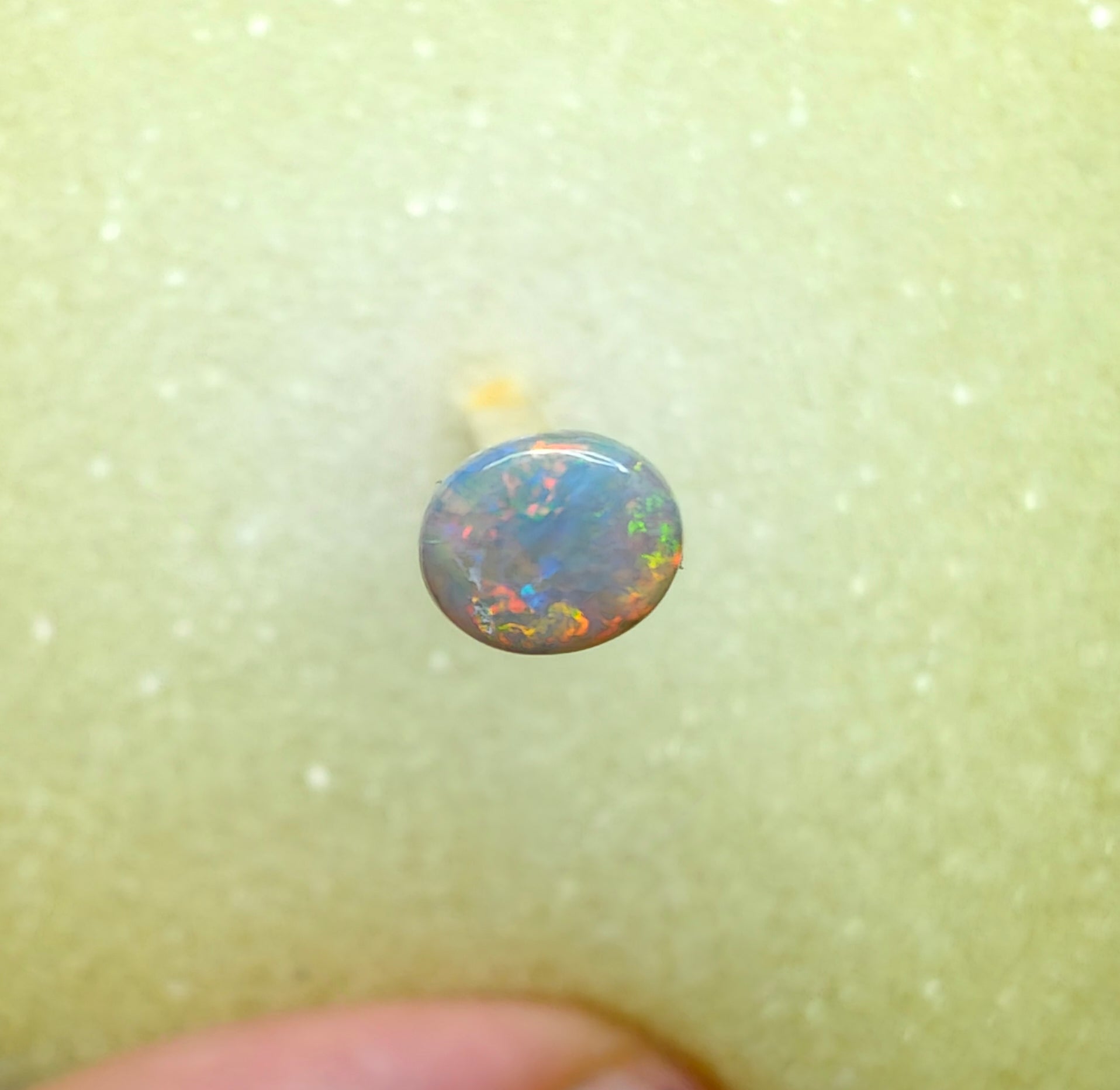 A1064 - Red and orange flash round cut