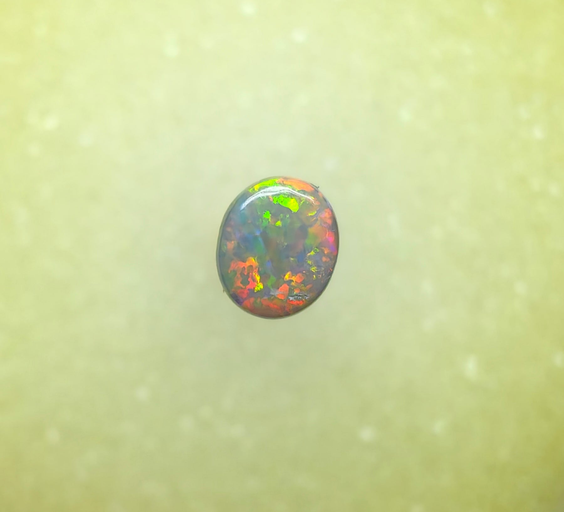 A1064 - Red and orange flash round cut