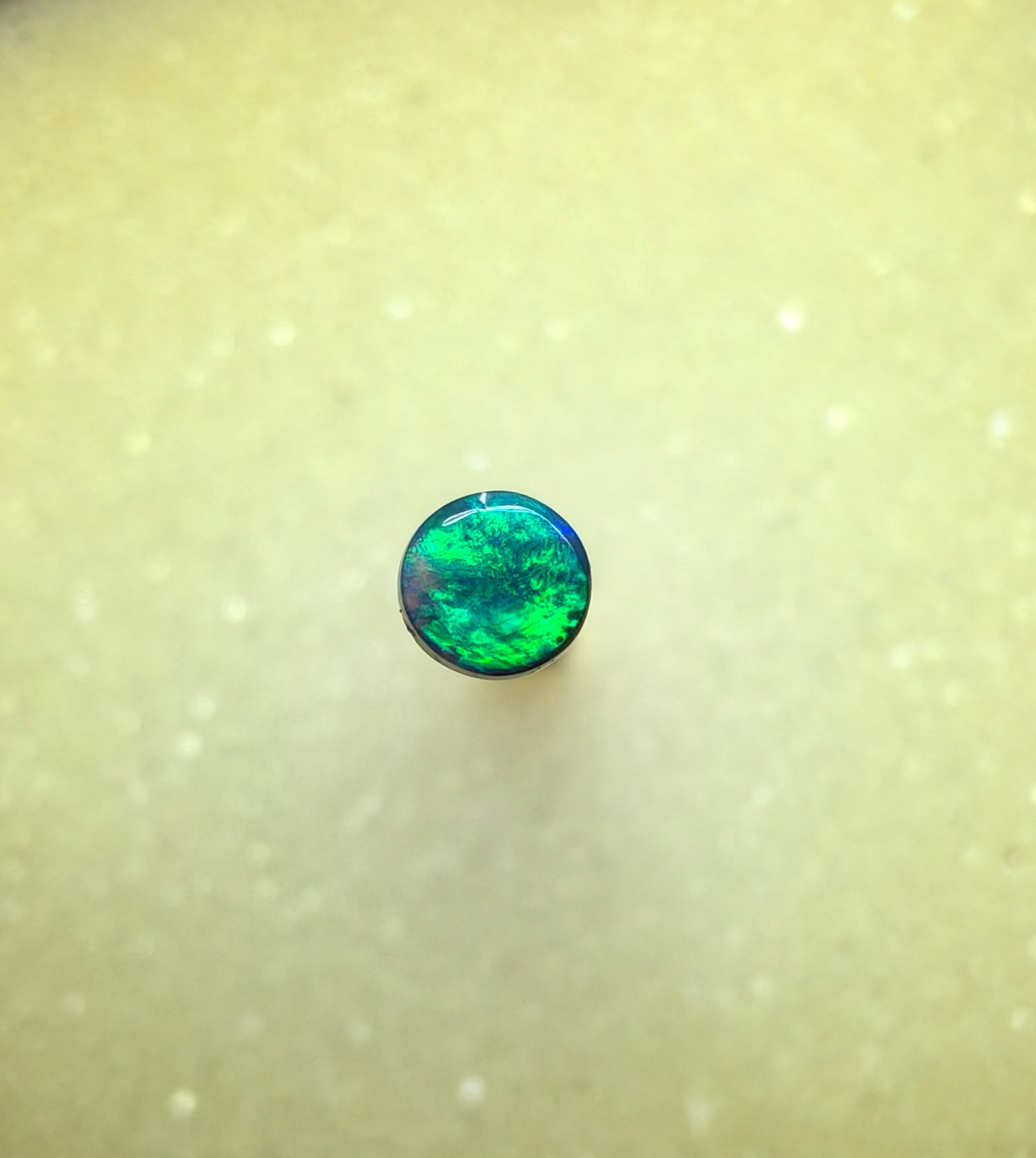 A1068 - Bright round cut black opal