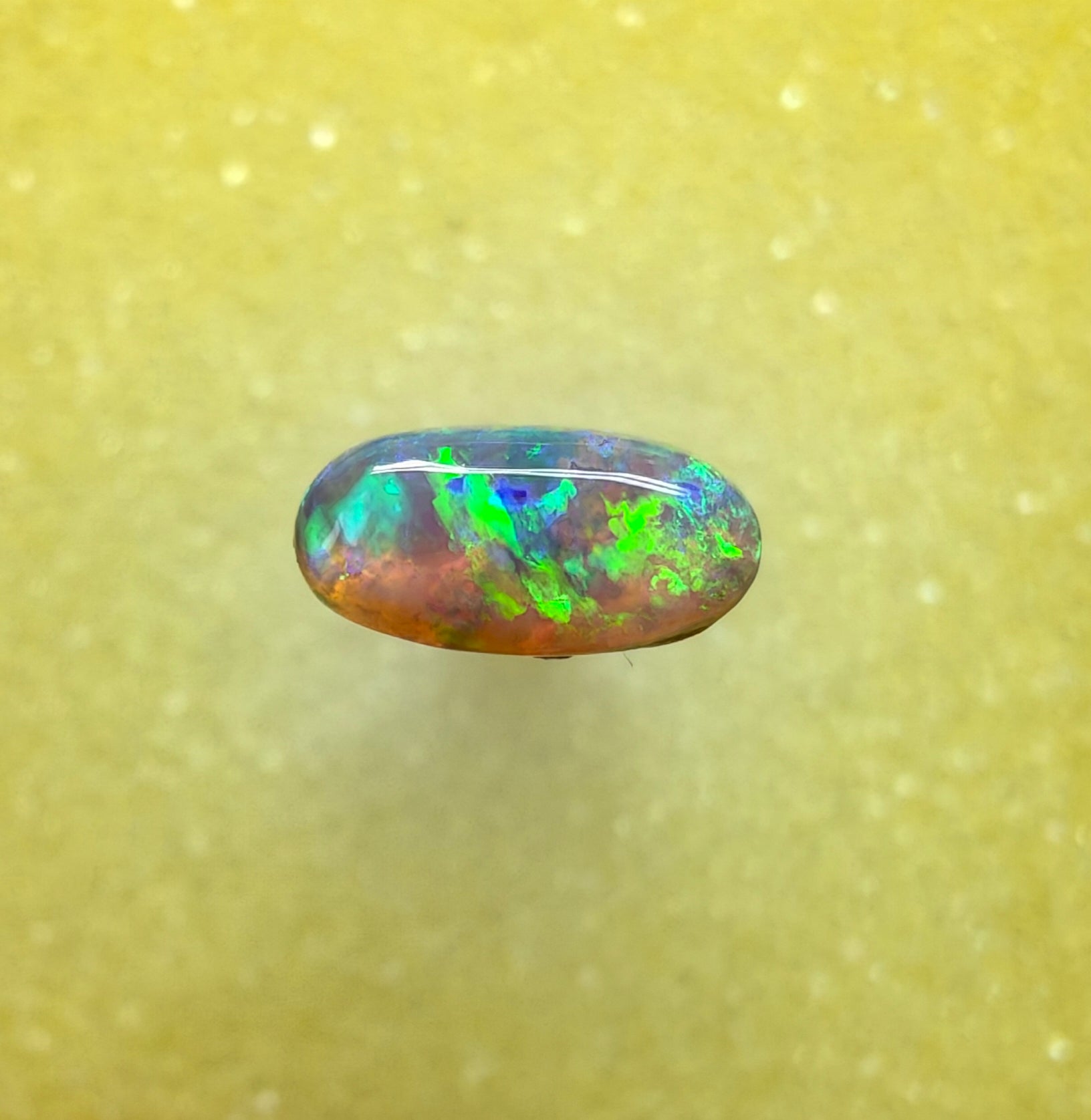 A1077 - Bright long cut crystal opal
