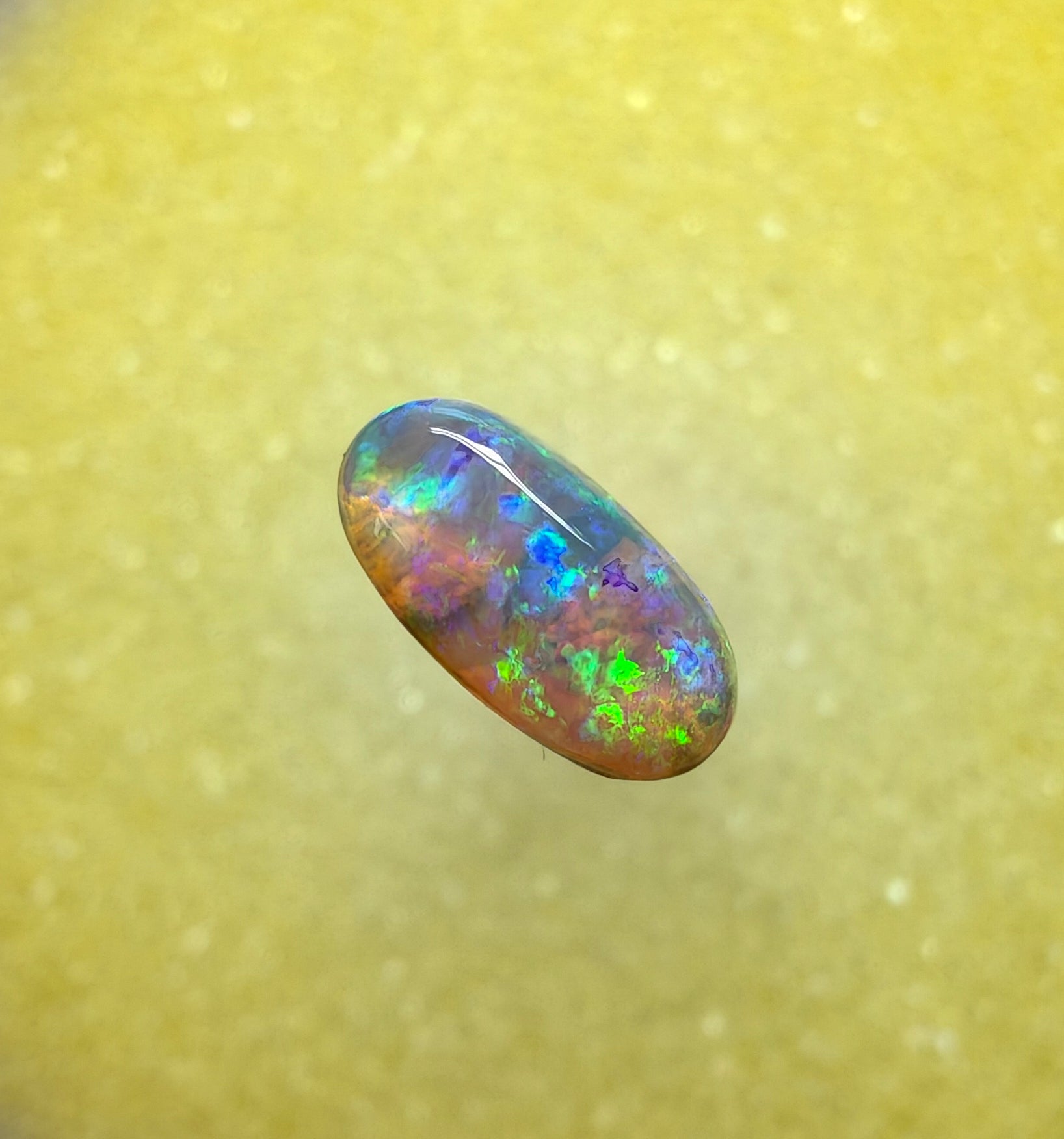 A1077 - Bright long cut crystal opal