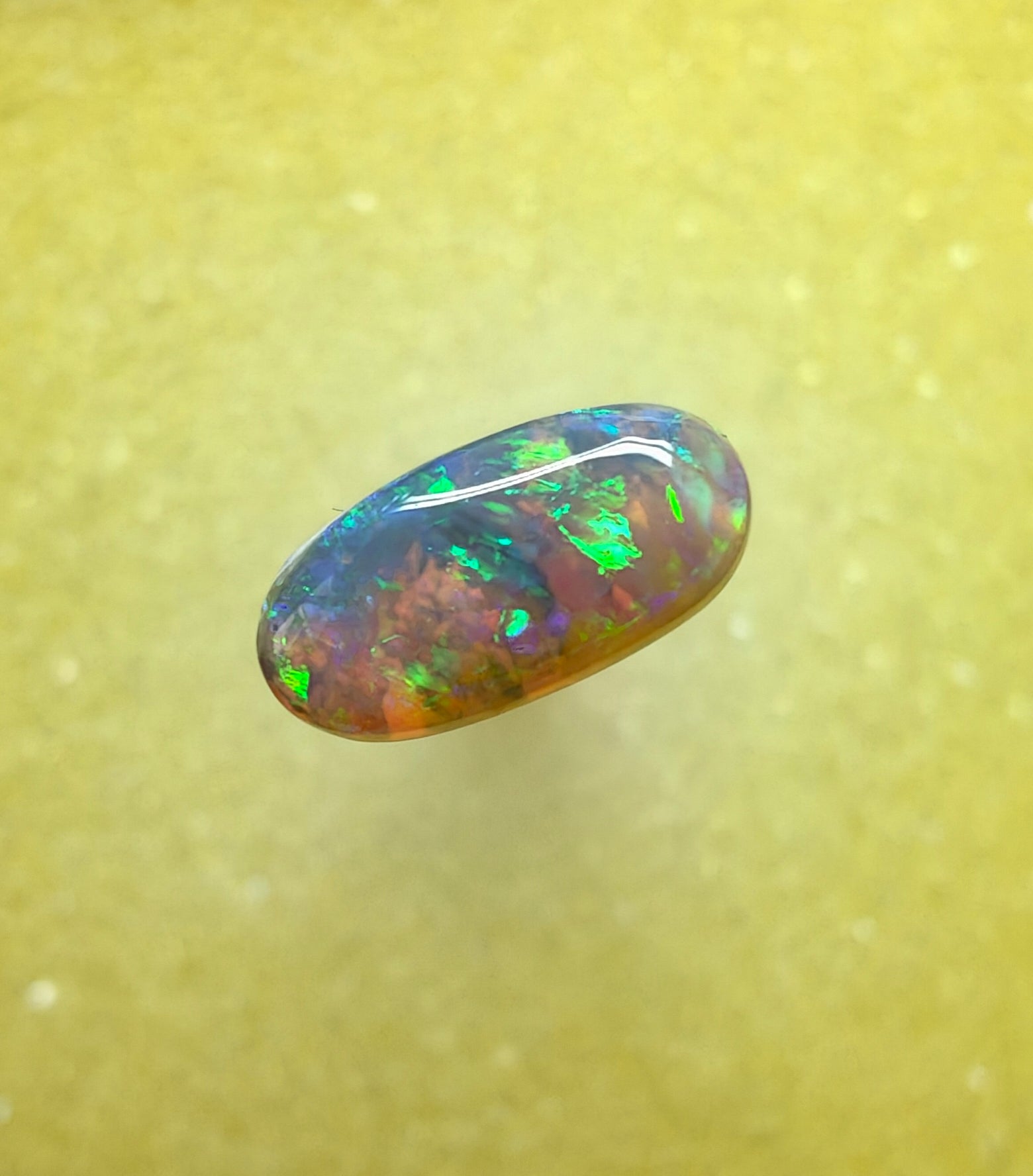 A1077 - Bright long cut crystal opal