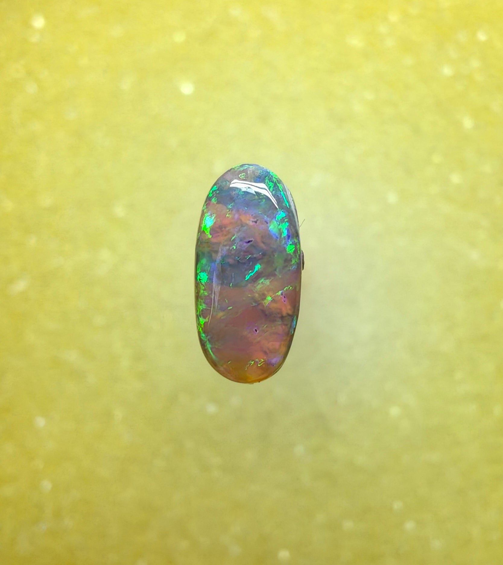 A1077 - Bright long cut crystal opal