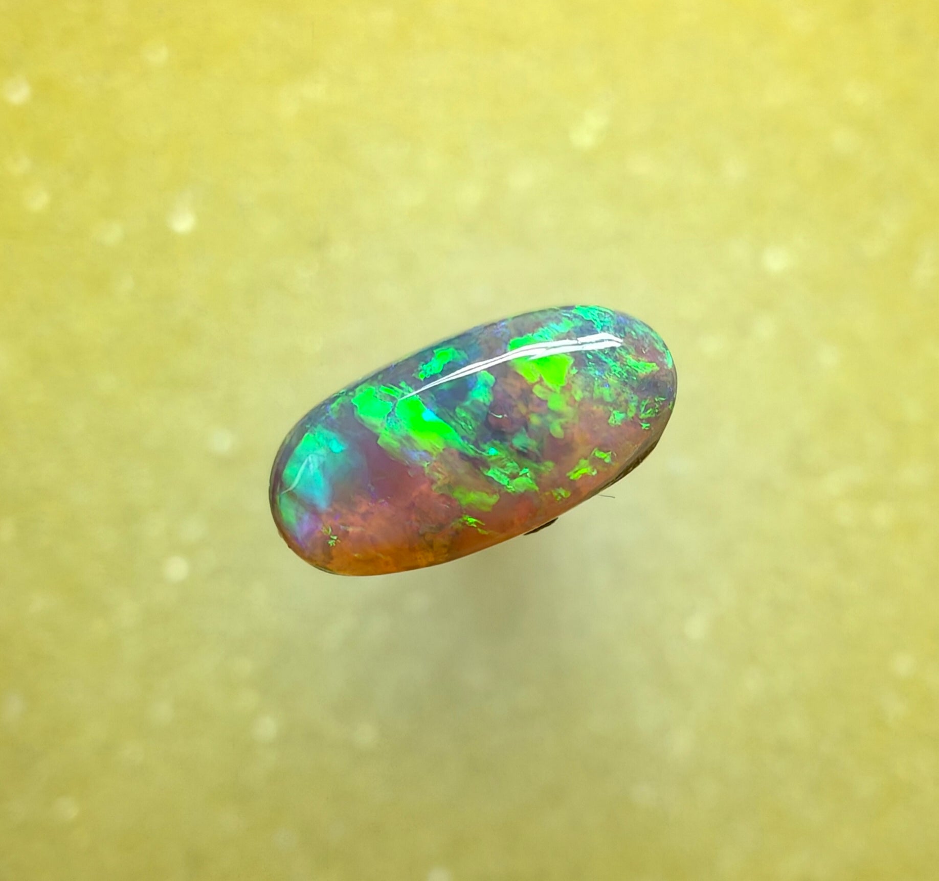 A1077 - Bright long cut crystal opal