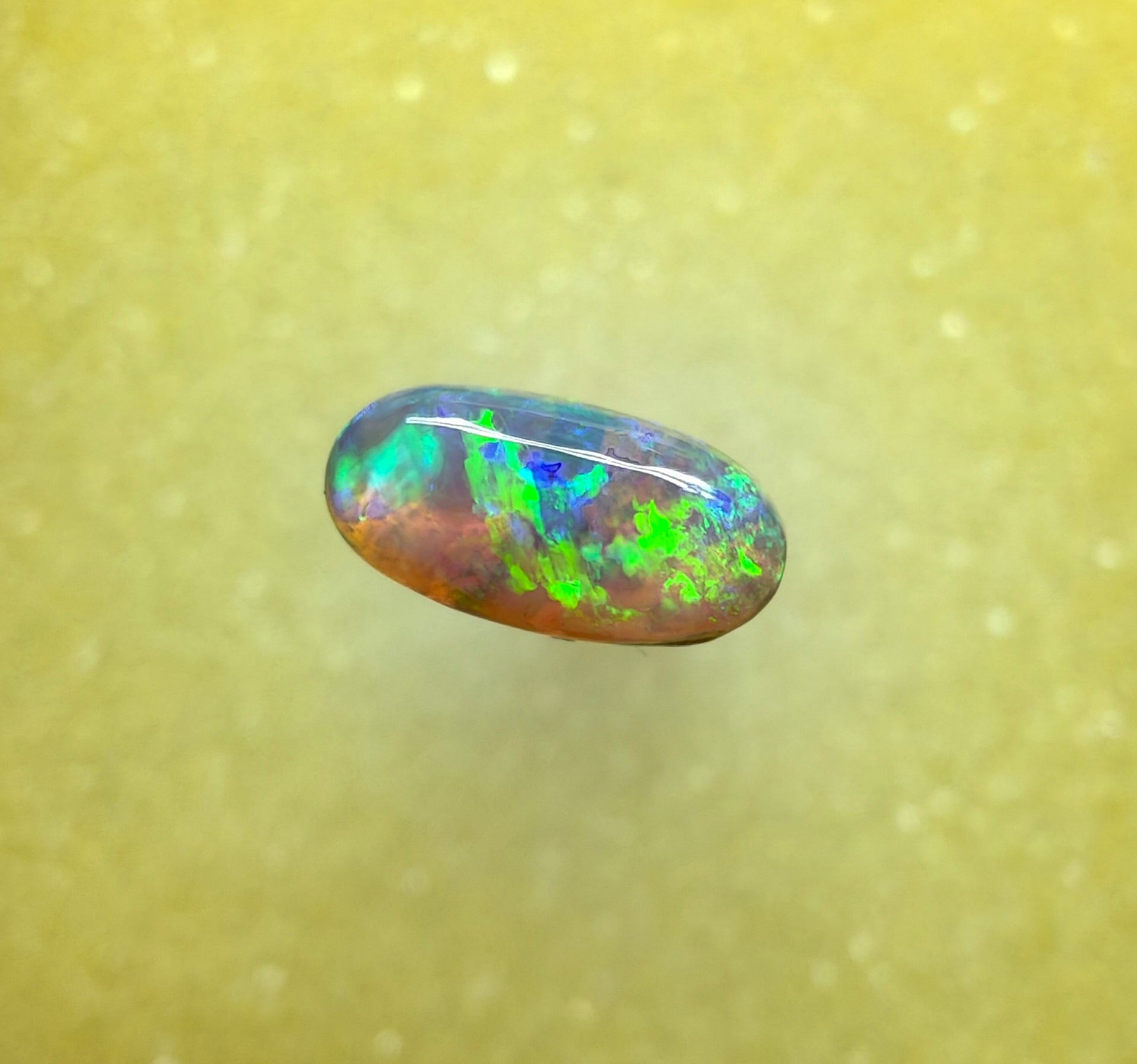 A1077 - Bright long cut crystal opal