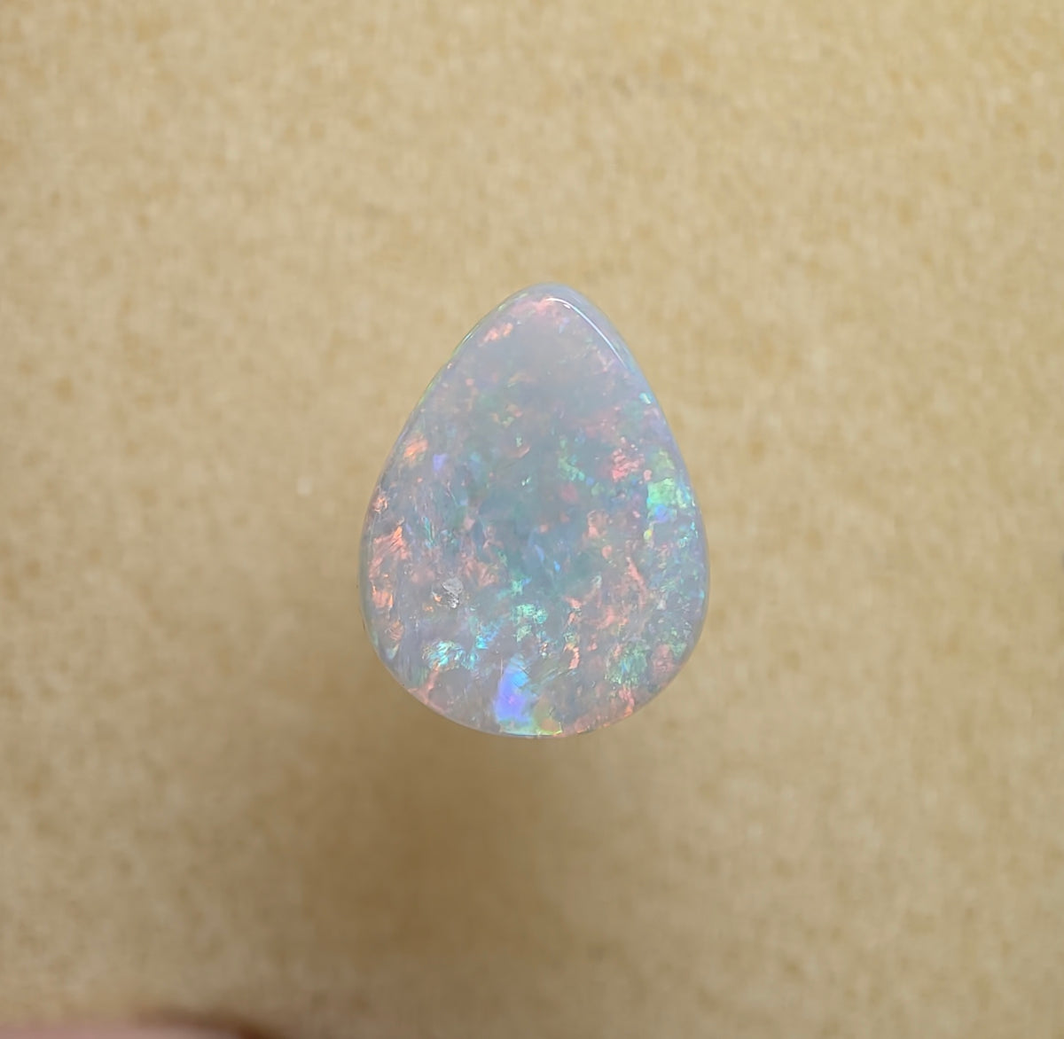 A1081 - Glittering drop cut beauty