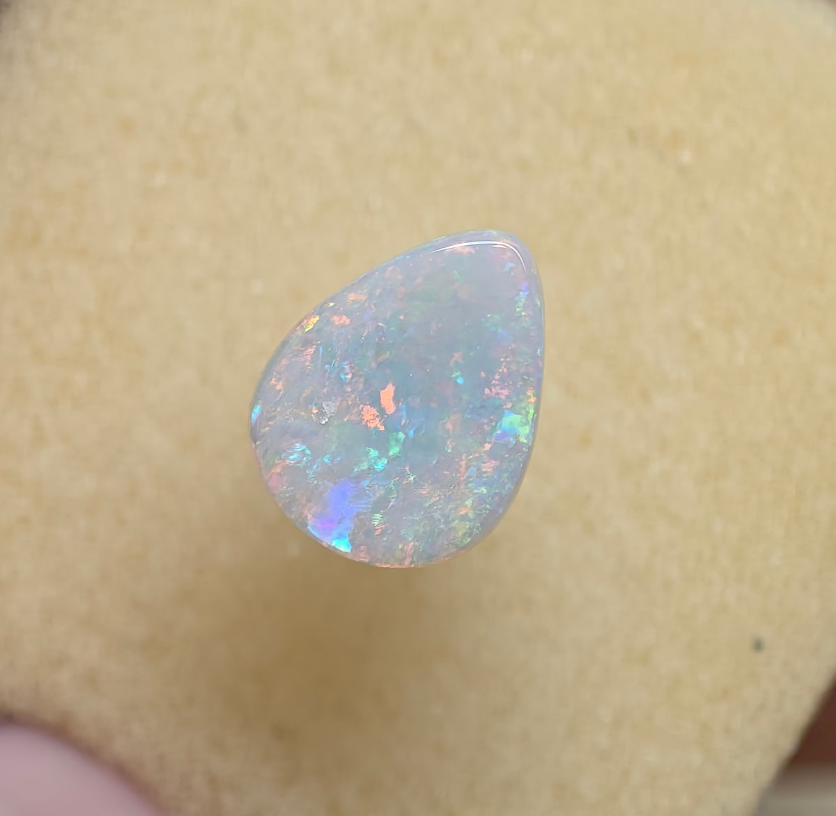 A1081 - Glittering drop cut beauty