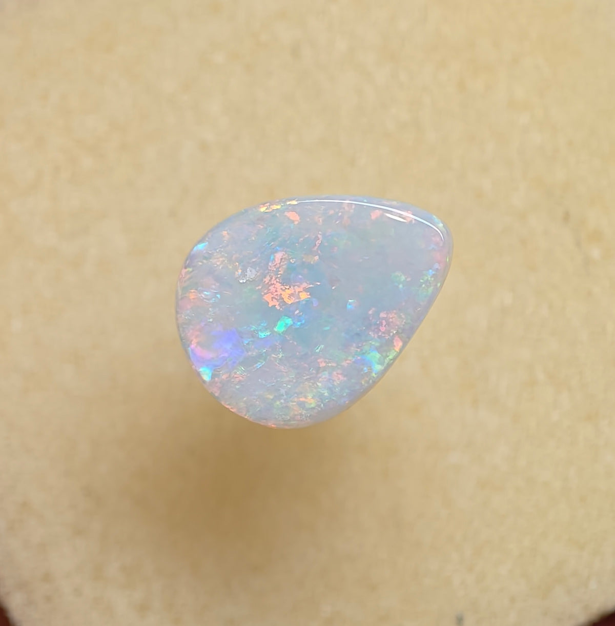 A1081 - Glittering drop cut beauty