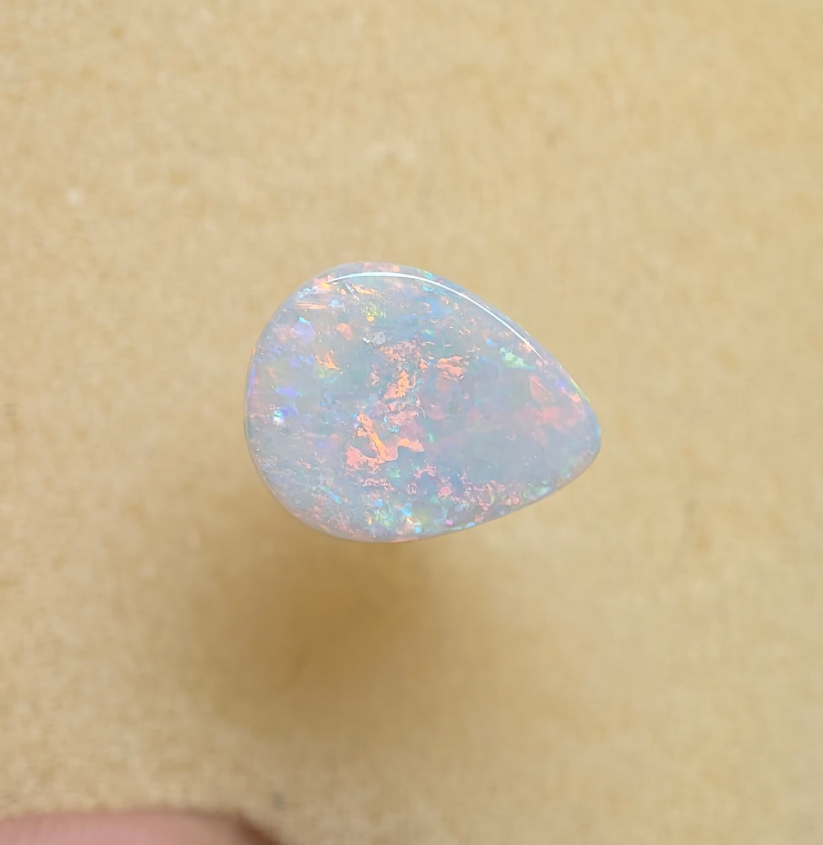 A1081 - Glittering drop cut beauty